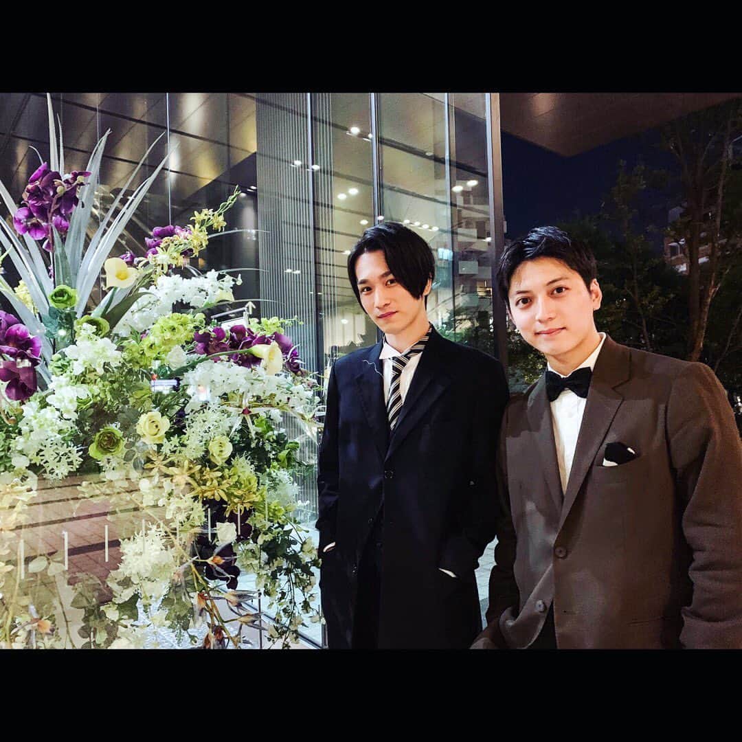 のインスタグラム：「GQのパーティーの時に流佳と。  #partyshot #goodpic  #dresscode #cocktail」