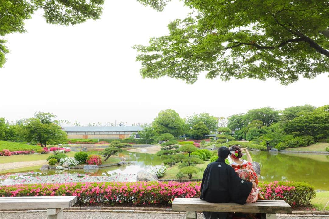 高橋麻美さんのインスタグラム写真 - (高橋麻美Instagram)「間違ってコメントないままあげちゃった🙄  越谷の花田苑だよ^ ^ キレイな庭園😊  #pic#wedding#backshot#japan  #kimono#garden#埼玉#華雅苑」11月25日 22時34分 - charmy421