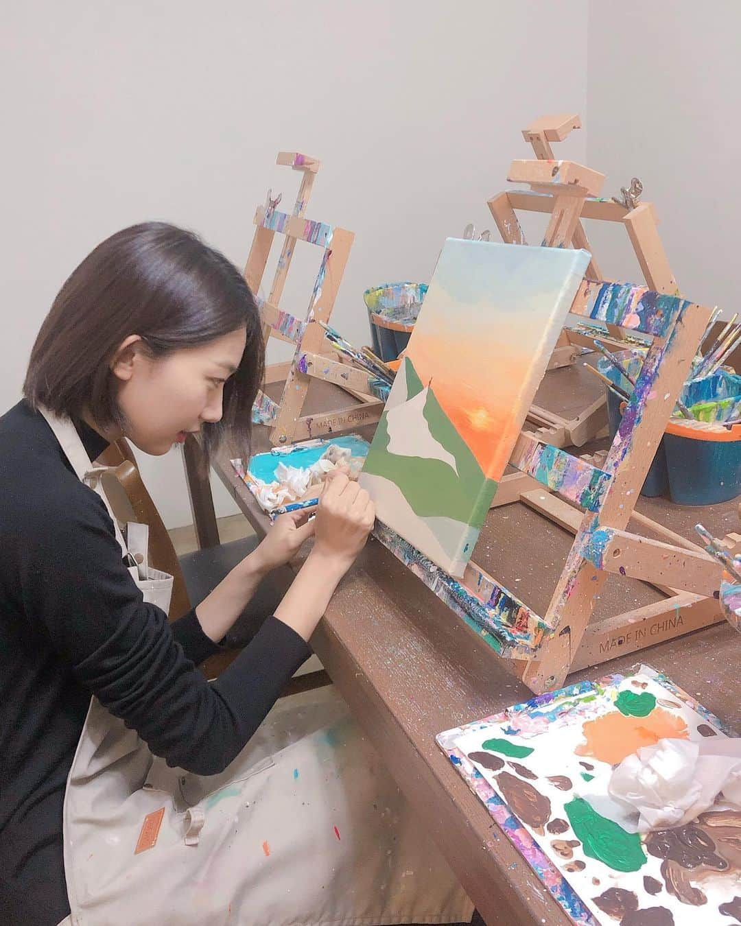 イ・ミンジのインスタグラム：「: 가을 등산 나의 첫 작품 👩🏻‍🎨 새로운 취미를 찾았다💕」