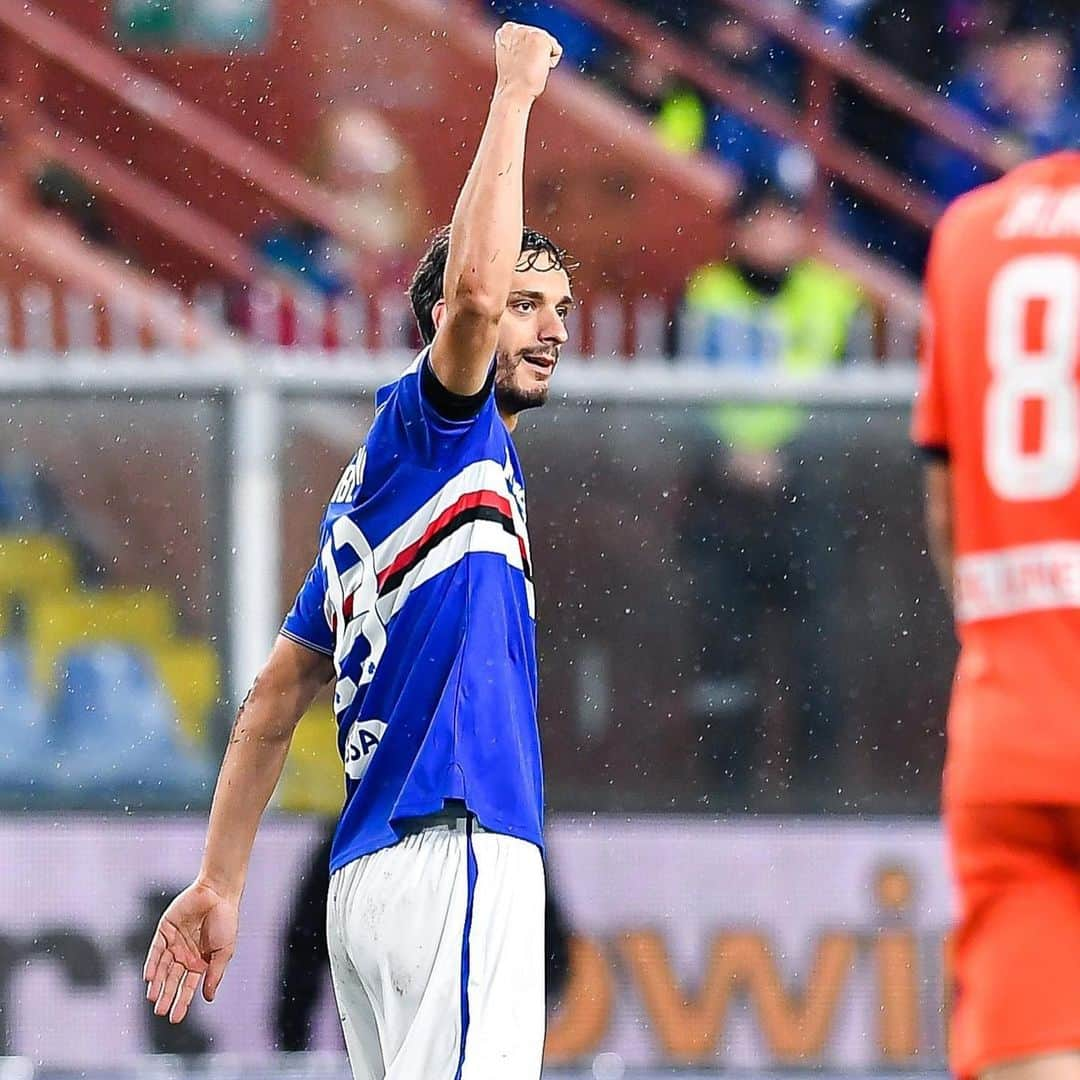 マノロ・ガッビアディーニのインスタグラム：「Che serata! ⚽🔥 Avanti blucerchiati, avanti così! Forza Samp 💪🏼 🔵⚪🔴⚫⚪🔵」