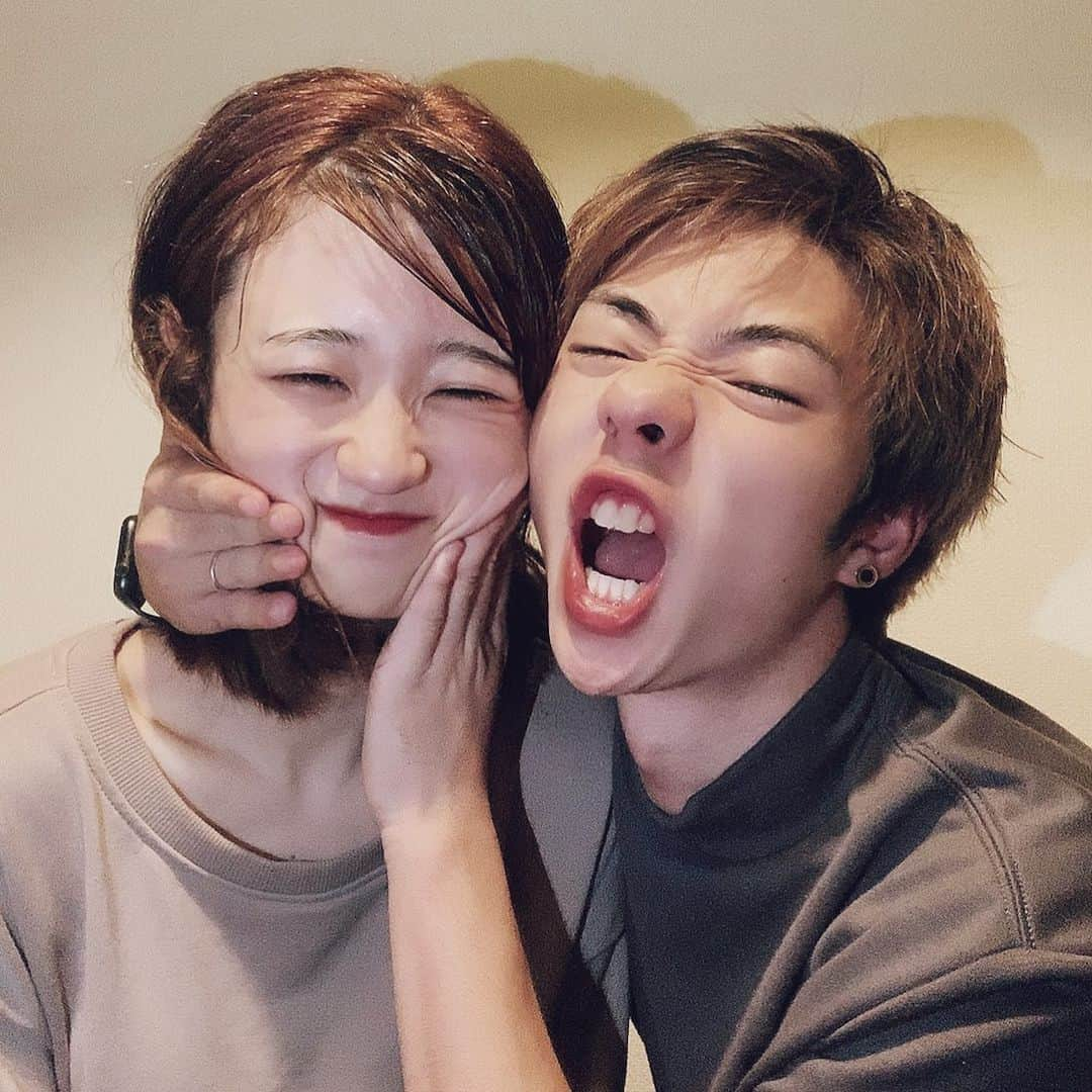 田南輝一さんのインスタグラム写真 - (田南輝一Instagram)「#るぅきぃ #夫婦 #仲良し #奥さん . . お風呂出て一緒に髪乾かして . . 一緒に乾かす必要もないのに。 . 色々と話も積もるし次はなんの話をしようか」11月25日 22時28分 - r.ktyyy