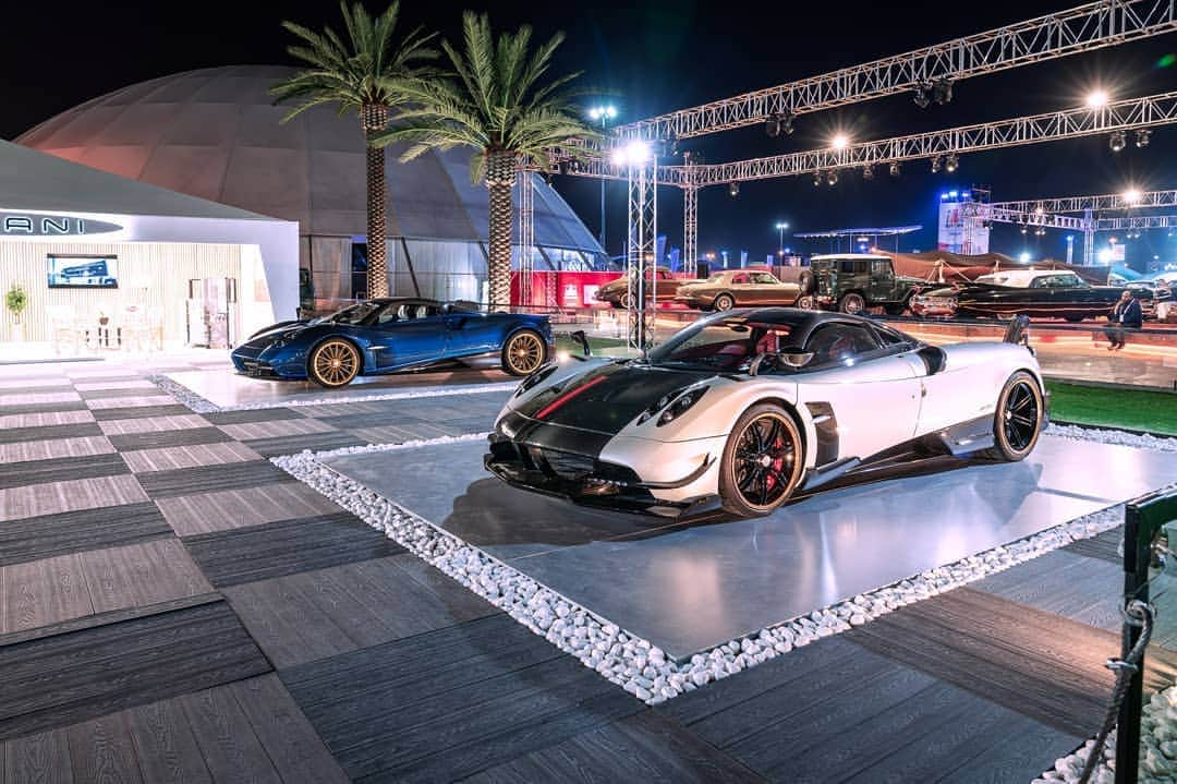 パガーニ・アウトモビリさんのインスタグラム写真 - (パガーニ・アウトモビリInstagram)「Four shining stars at the @globalautosalon! #pagani #zonda #zonda20 #zonda20anniversary #zondahpbarchetta #huayra #huayrabc #huayraroadster」11月25日 22時28分 - paganiautomobili