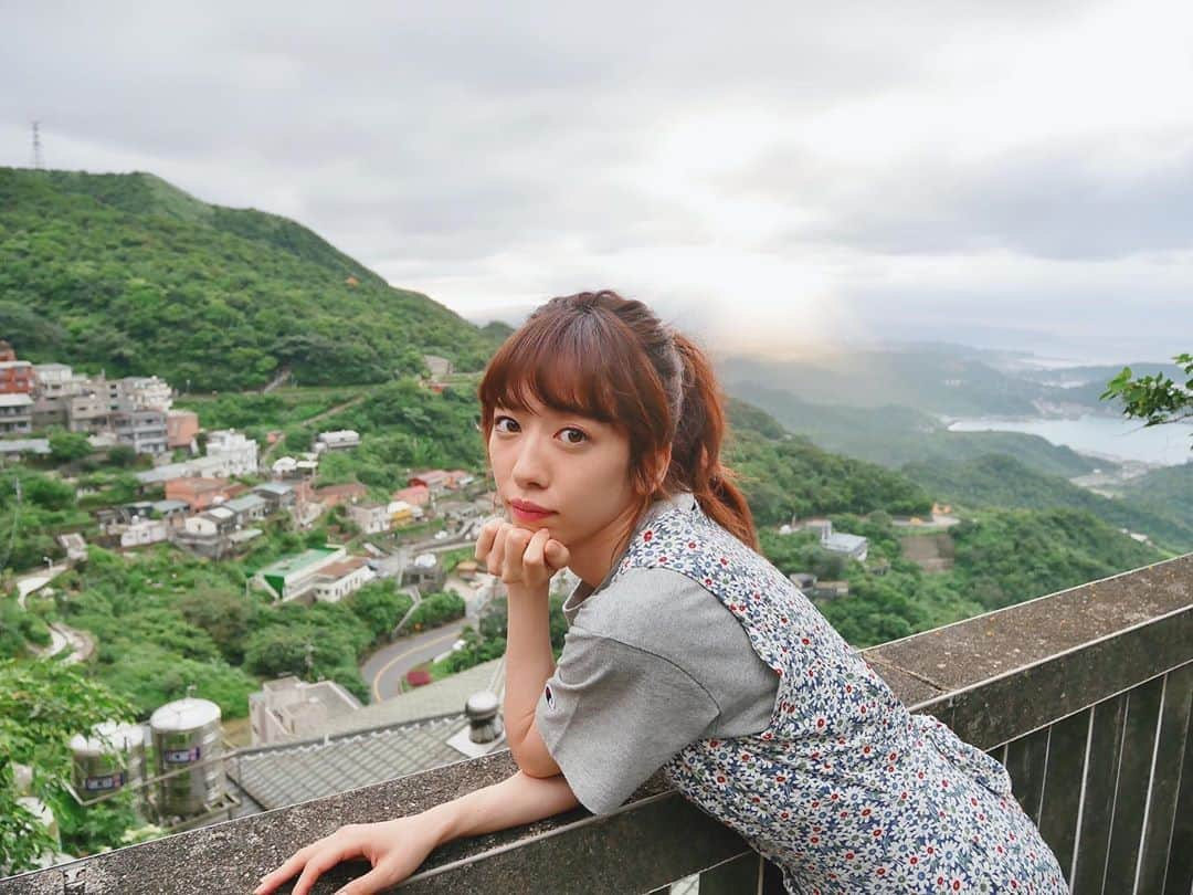 真山りかさんのインスタグラム写真 - (真山りかInstagram)「.﻿ ﻿ #麗花 ﻿ ﻿ #1125﻿ ﻿ #台湾﻿ #22歳 #真山りか﻿ ﻿ #オフショット﻿ ﻿ 大切な一冊に大切な場所を入れてもらいました﻿ ﻿ ぜひ手に入れてください❤︎﻿ ﻿ ﻿ #まやまにあ﻿ ﻿ .」11月25日 22時36分 - ma_yama_official