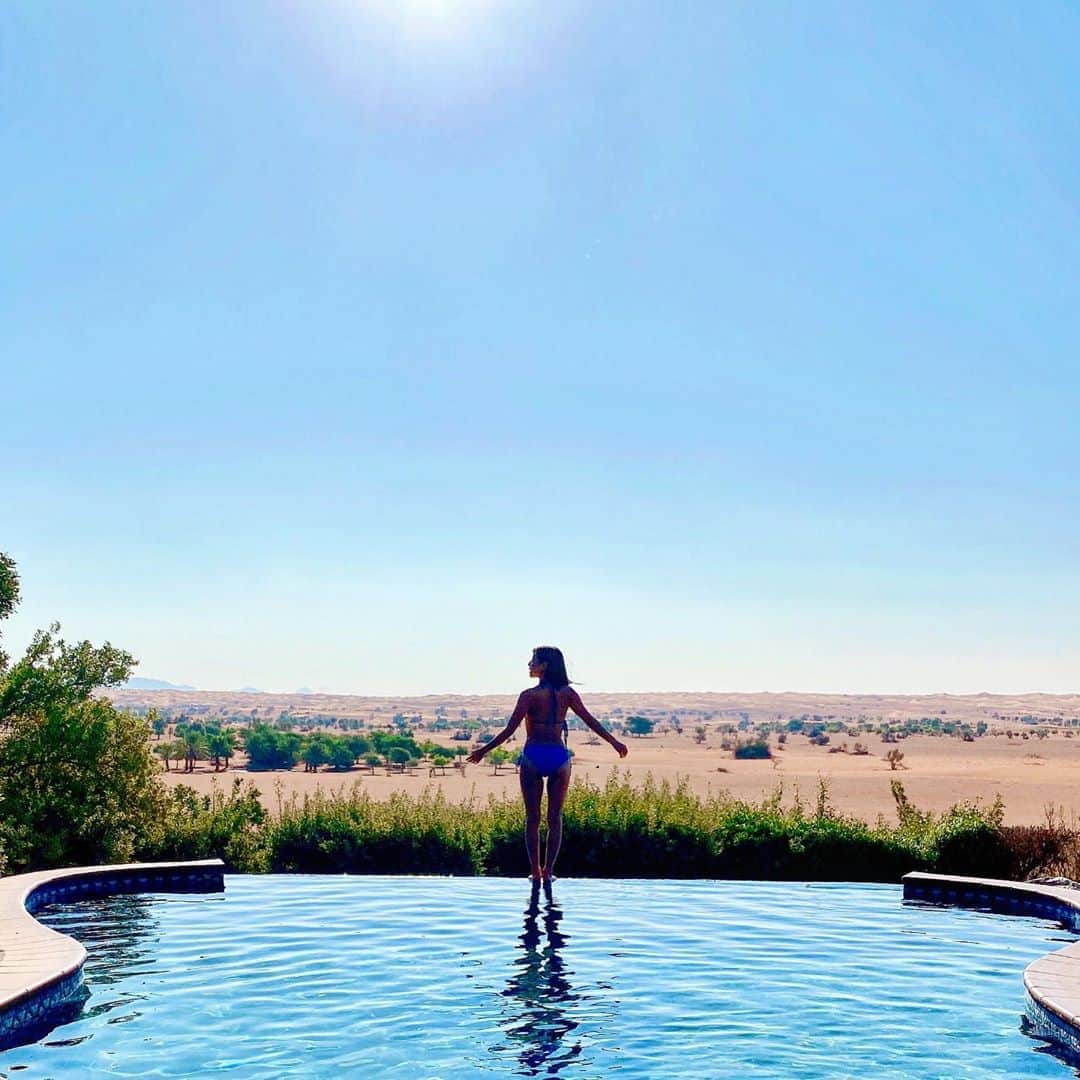 夏本あさみさんのインスタグラム写真 - (夏本あさみInstagram)「Private Desert and pool.  And the best sun. * * プライベート砂漠とプール。 * * #Dubai #desert #pool #poolside #ドバイ #砂漠 #プール #bikinigirls #asiangirls #japanesegirl #ドバイ旅行 #Arab #🇦🇪 #luxuryhotel #luxurylifestyle」11月25日 22時51分 - natsumotoasami