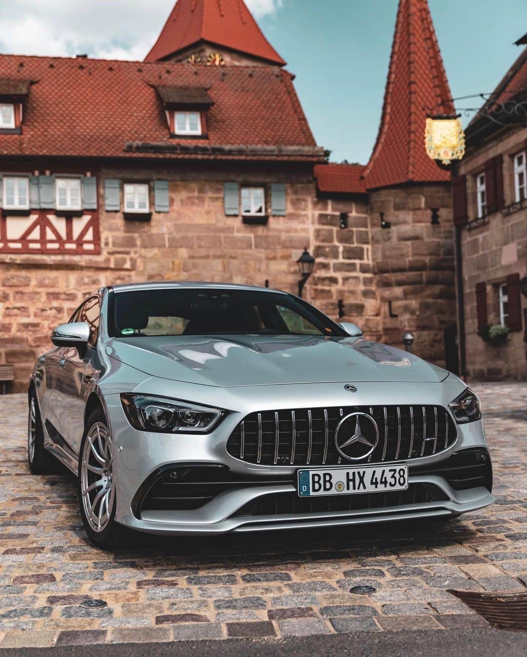 Mercedes AMGさんのインスタグラム写真 - (Mercedes AMGInstagram)「[Kraftstoffverbrauch kombiniert: 8,3–8,1 l/100 km | CO₂-Emissionen kombiniert: 189–184 g/km | amg4.me/efficiency-statement | AMG GT 43 4-Türer Coupé]  Essentials: keys and vehicle registration papers! Take care of both with the AMG snap-hook key ring and AMG vehicle registration wallet. 📸 @german_forum_cars & @atti_ak for #MBsocialcar」11月25日 22時44分 - mercedesamg