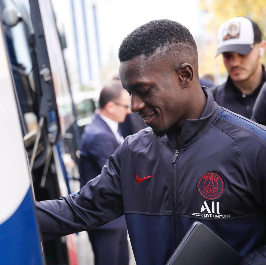 パリ・サンジェルマンFCさんのインスタグラム写真 - (パリ・サンジェルマンFCInstagram)「Hola Madrid 👋🇪🇸 . #RMPSG #ParisSaintGermain #PSG #Paris #Football #AllezParis #ICICESTPARIS #ChampionsLeague #Madrid #UCL」11月25日 22時58分 - psg