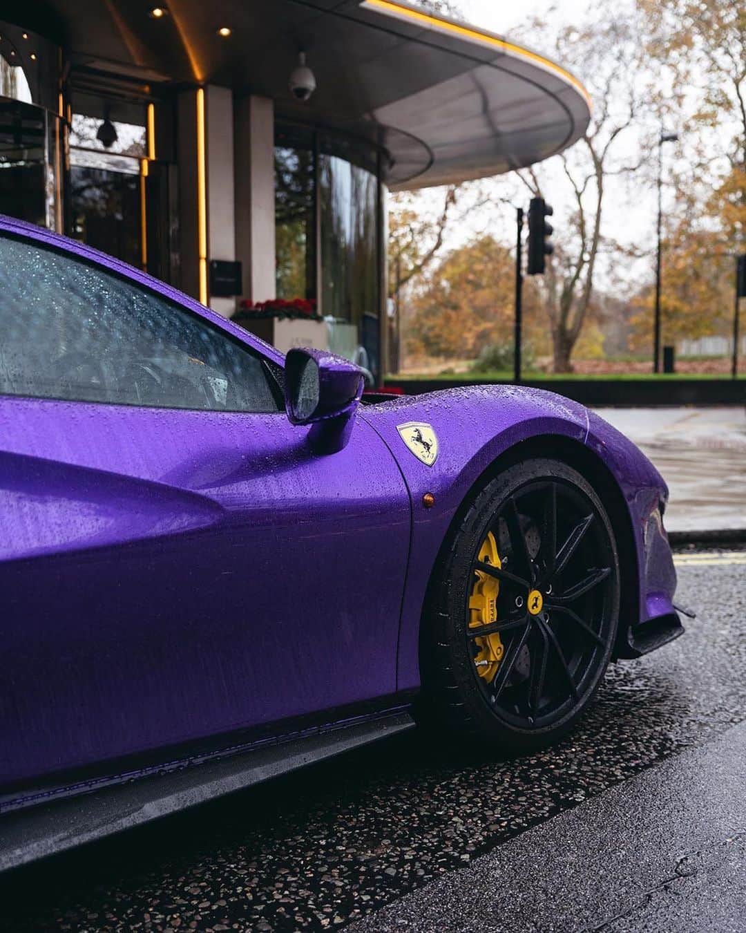 CARLiFESTYLEさんのインスタグラム写真 - (CARLiFESTYLEInstagram)「Purple Ferrari 488 Pista! 👍🏼or👎🏼? Photos by @tfjj #488Pista @phildixon89 #carlifestyle」11月25日 23時05分 - carlifestyle