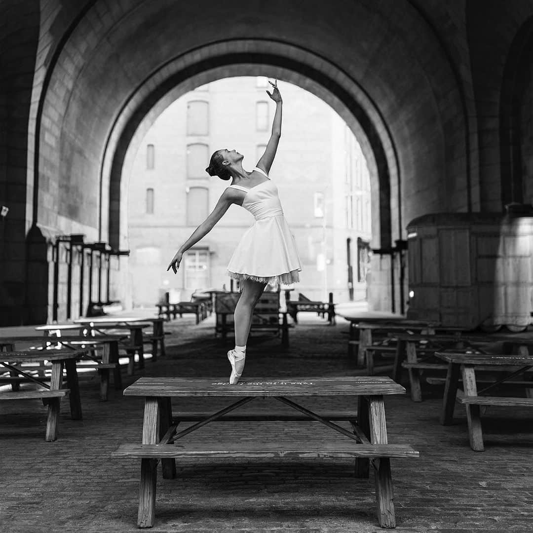 ballerina projectさんのインスタグラム写真 - (ballerina projectInstagram)「Stephanie Williams in Brooklyn. #ballerina - @wheresmytutu #dumbobrooklyn #brooklyn #newyorkcity #ballerinaproject #ballerinaproject_ #ballet #dance #pointe #stephaniewilliams  Purchase one of the last remaining Ballerina Project limited edition prints. Link is located in our profile.  The Ballerina Project book is now in stock. Go to @ballerinaprojectbook for link. #ballerinaprojectbook」11月25日 23時06分 - ballerinaproject_