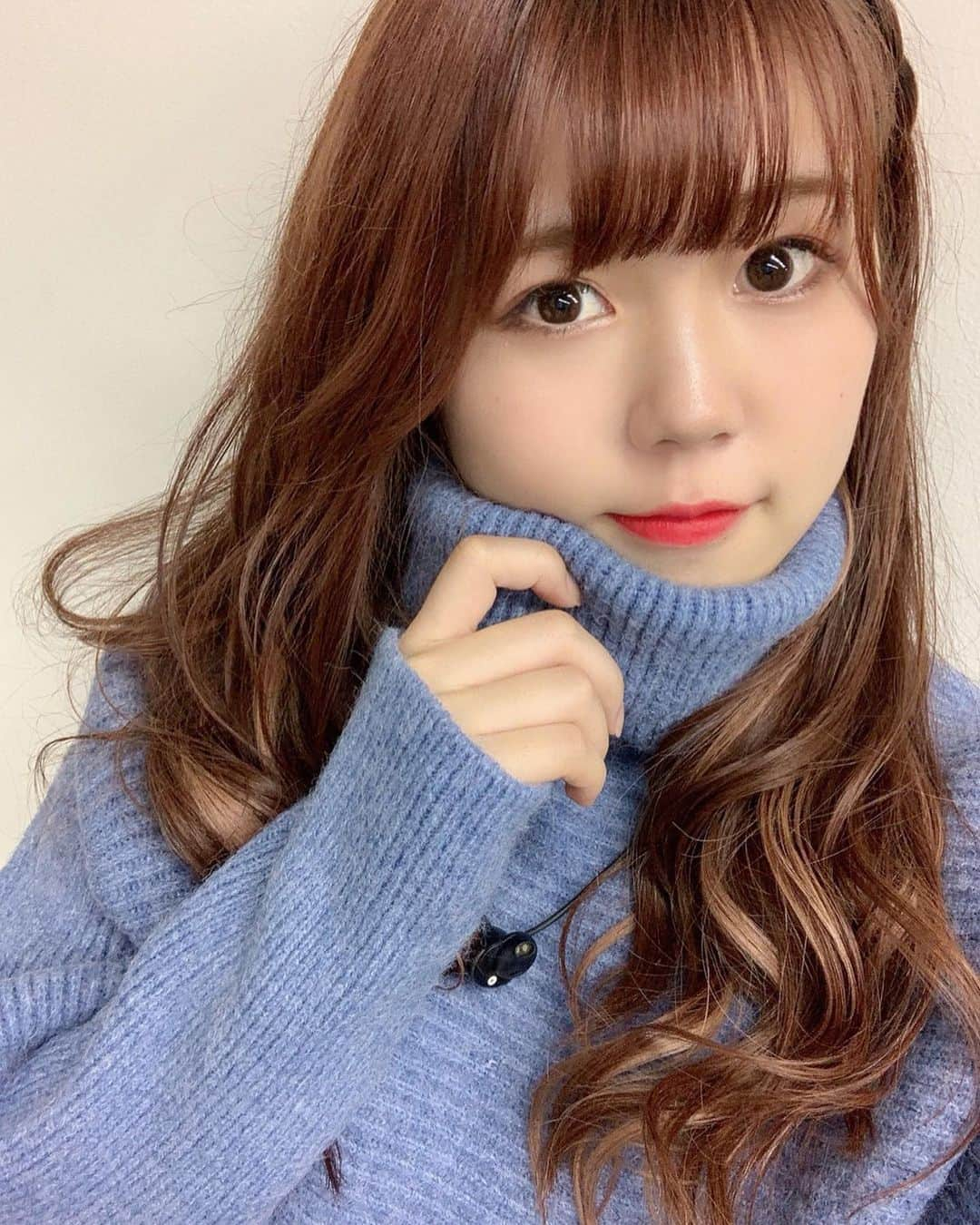 MANA（宮本茉奈）さんのインスタグラム写真 - (MANA（宮本茉奈）Instagram)「タートルネックすきすき人間なりそう . #セルフィー #タートルネック #冬コーデ #セーター #イヤホン #marshall #selfie #97년생 #좋아요환영 #좋아요폭탄 #팔로우 #팔로미 #팔로우미 #친구해요 #오오티디 #데일리룩 #패션 #옷스타그램 #패션스타그램 #여친룩 #셀카 #셀카그램 #셀카스타그램 #셀피 #셀피그램 #셀스타그램 #얼스타그램 #메이크업 #오늘의훈녀」11月25日 23時06分 - ssfwmana