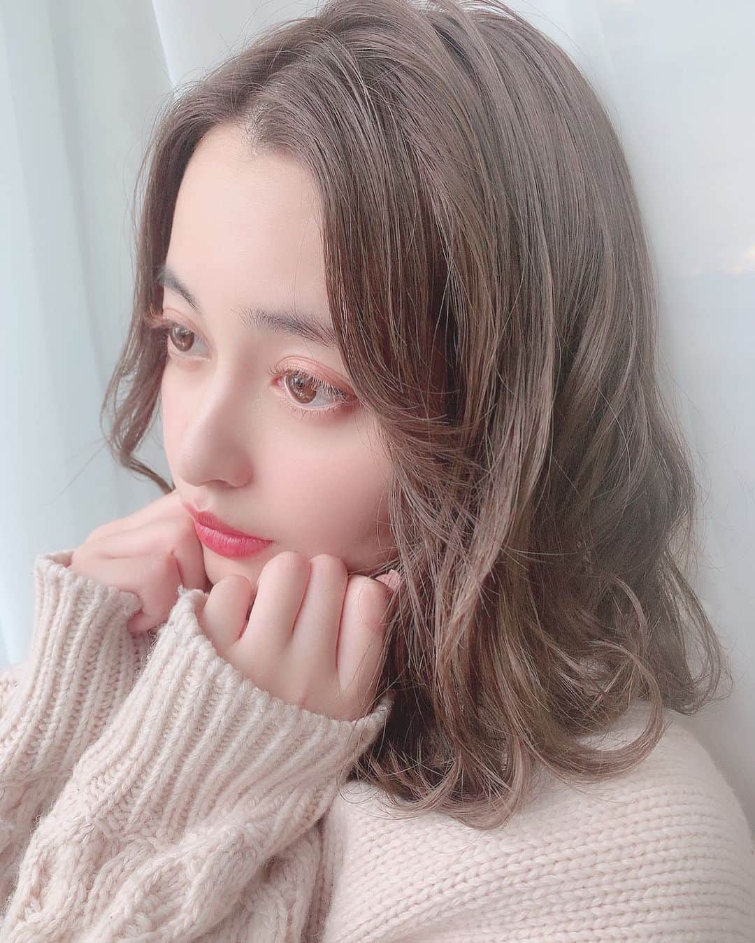 のインスタグラム：「少女漫画の女の子になった気分でございます🥺 . . あの超有名なげんげんさんに可愛くしてもらいました！さすがですね😭 . . . #さんちーむ #ヘアスタイル #ヘアスタイルミディアム #巻き髪 #japanese #美少女図鑑 #美少女戦士セーラームーン」