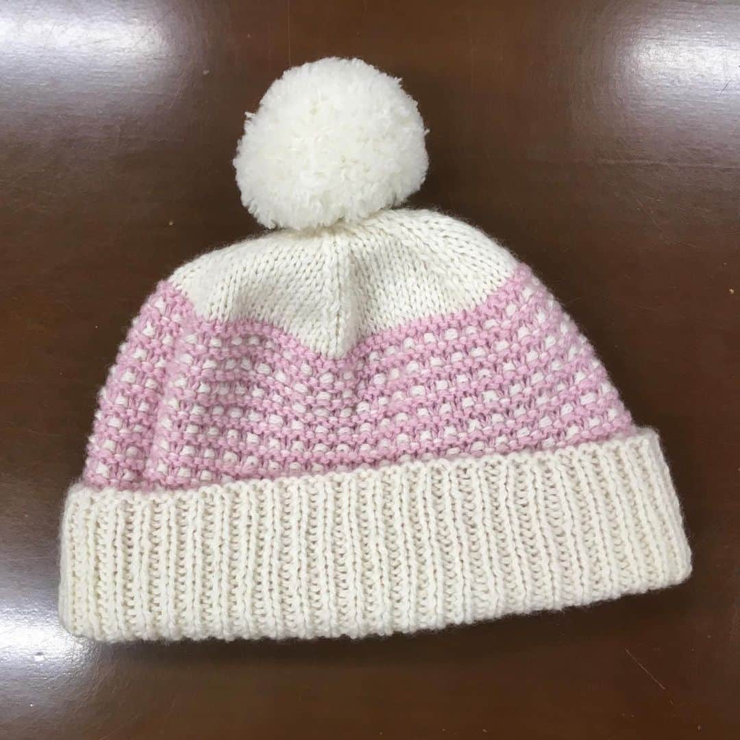 LINAさんのインスタグラム写真 - (LINAInstagram)「MAXに いつも愛情を注いでくれる スタッフの方に babyが誕生したので ニット帽を編んで プレゼントしましたー！ 可愛いすぎるー♡ #MAX#LINA #knitting#knitter #baby#girl #beanie#cashmere #手編み」11月25日 23時17分 - xxlina_now