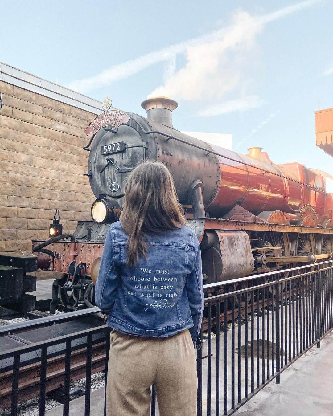 Acacia Brinleyさんのインスタグラム写真 - (Acacia BrinleyInstagram)「I told my friends I couldn’t get into Harry Potter. (Even though they constantly persisted that I watch just ONE movie.) I felt like I was already a Stan of so many movies & franchises. I felt like if I saw Harry Potter, I would dive head first into a deep obsession like I do with all my other favorites. When I like something I GO HARD. I finally took the dive into Harry Potter a little bit ago and my heart grew three times it’s size. Luckily for me, I was already heading to Orlando in a few weeks. Jairus and I got to spend the day alone exploring our school & going on some great adventures with Hagrid. I was like a kid in Honeydukes. So glad I finally said “Alohomora” and unlocked my love for the Wizarding world. ❤️ △⃒⃘ #toocheesy ? (Also my friend and I made this jacket using her cricut machine)」11月25日 23時14分 - acaciakersey