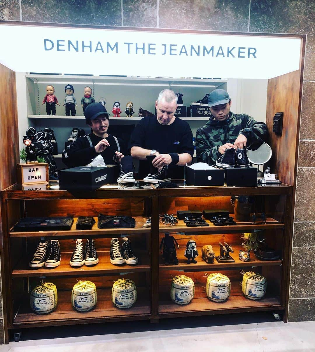 デンハムさんのインスタグラム写真 - (デンハムInstagram)「How do you like our new pop up box store? Only for exclusive products and collaborations. Testing now at Shibuya Parco Tokyo with the Converse 🇯🇵 X DENHAM 🇯🇵 #denham #popupshop #denhamjapan #denhamthejeanmaker #jasondenham #conversejapan #parcoshibuya #thetruthisinthedetails」11月25日 23時39分 - denhamthejeanmaker