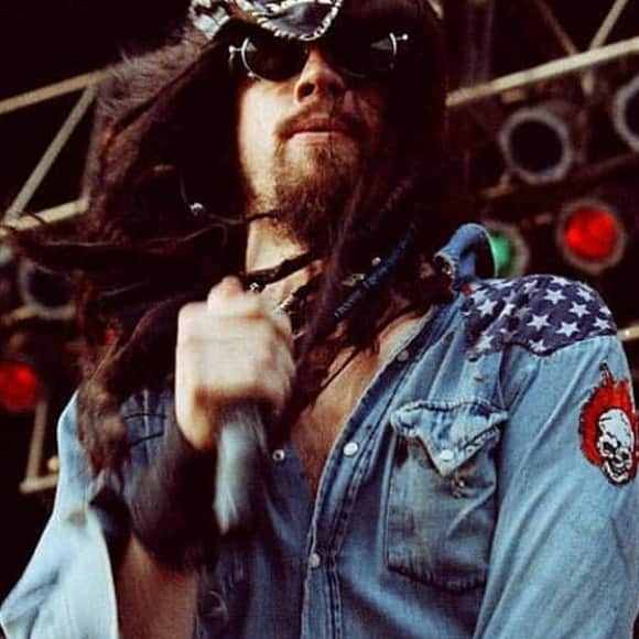 ロブ・ゾンビのインスタグラム：「This was around 1993. I guess I always loved them denim shirts.  #robzombie」
