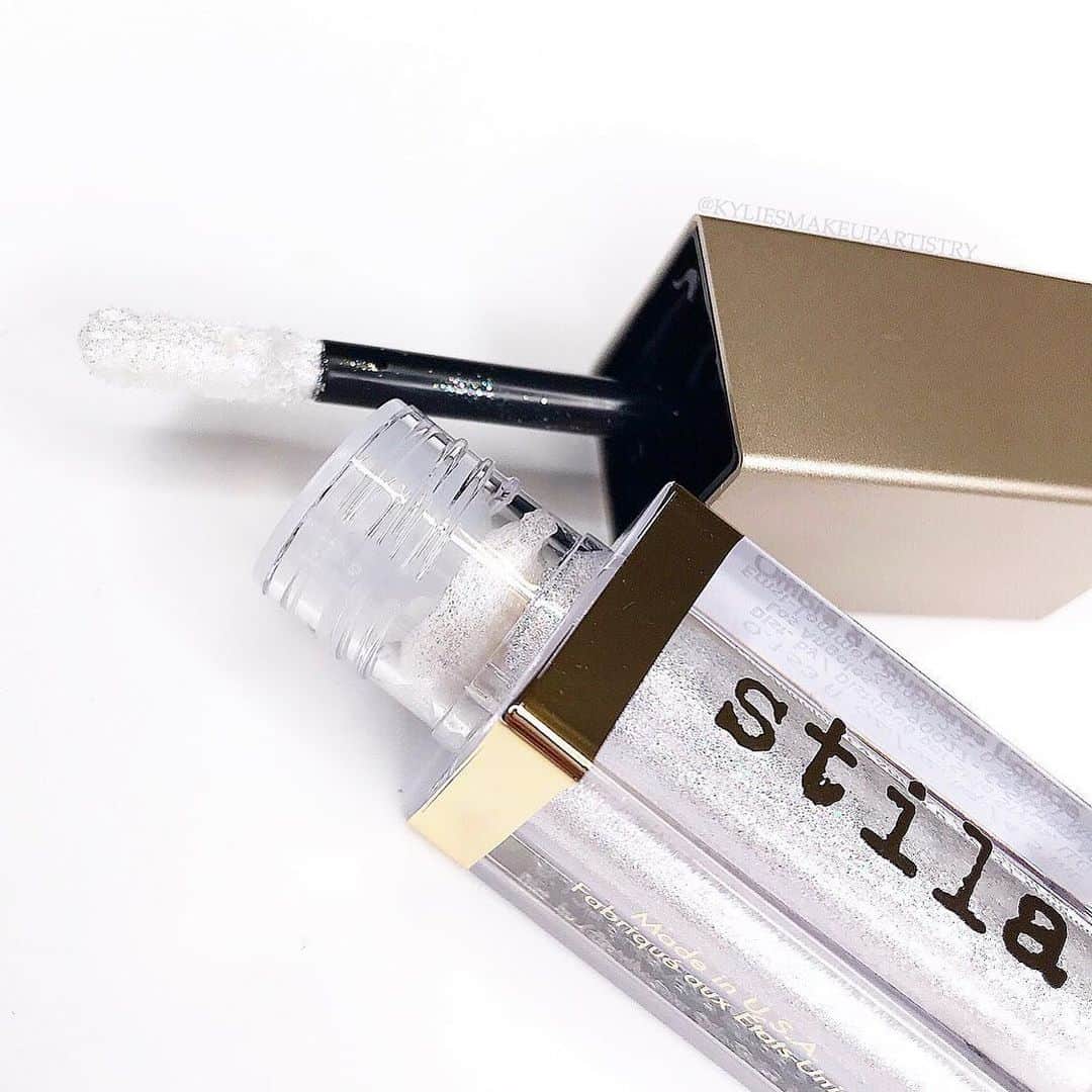 Stila Cosmeticsさんのインスタグラム写真 - (Stila CosmeticsInstagram)「🌟Perlina🌟 Our metallic-finish Glitter & Glow in 'Perlina' boasts beautiful opalescent white with bright blue, pink, and duo-chrome purple pearl. Perfect for a reflective flute of light that teases subtle colorful undertones! Grab yours today through our link in bio ✨」11月25日 23時56分 - stilacosmetics