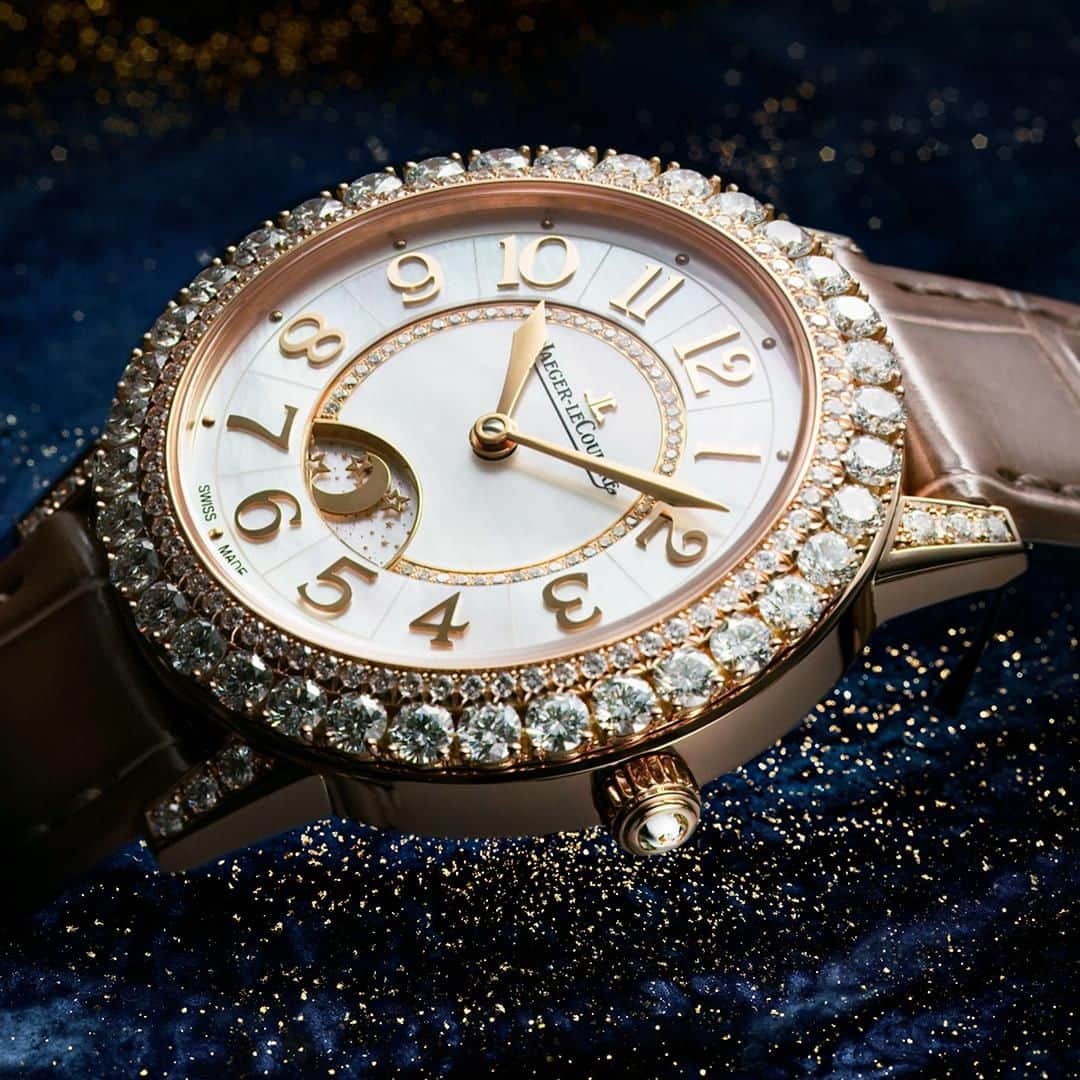 ジャガールクルトさんのインスタグラム写真 - (ジャガールクルトInstagram)「A rendez-vous in the diamond sky. #RendezVous  Golden creations from our Home of Fine Watchmaking: The form of its case. The form of its floral numerals. The mother-of-pearl of its dial. The rows of its diamonds. The delicacy of its function.  _ Dazzling Rendez-Vous Night & Day _ #JaegerLeCoultre #HomeofFineWatchmaking #JLCGift #HolidaySeason #Gold #Stars #ValleeDeJoux #SwissWatch #Craftsmanship #积家礼物」11月26日 0時00分 - jaegerlecoultre