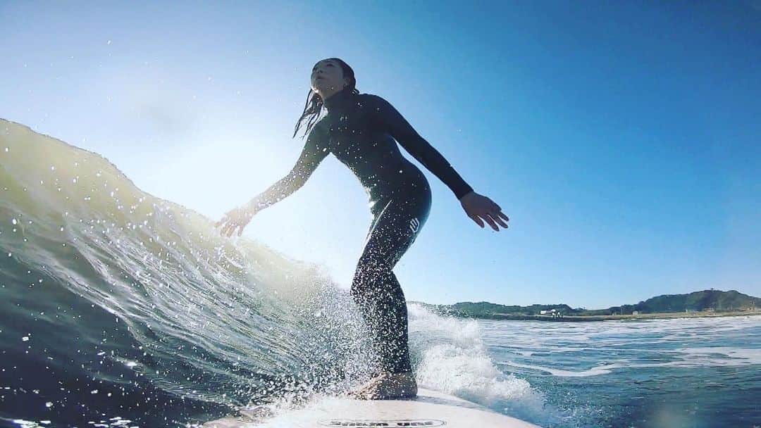 岡部亜紀のインスタグラム：「久しぶりの波乗り道場 #gopro  #志田下 #波乗り道場  #卒業生 #撮影 #波乗り女子  #サーファーガール  #surfergirl  #beachgirlclub」