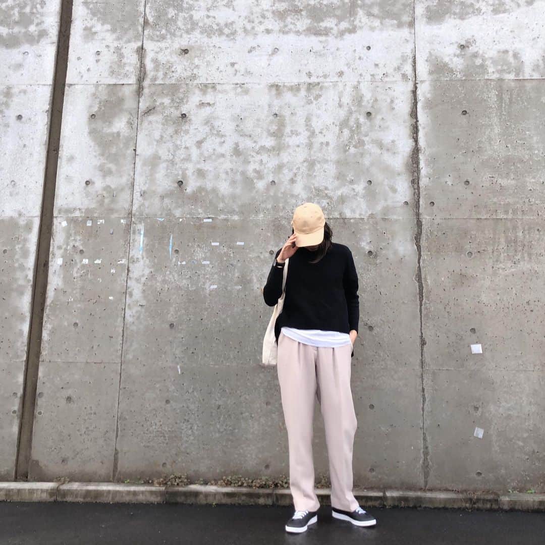 Mameのインスタグラム：「仕事関連の本を探しに…🔎」