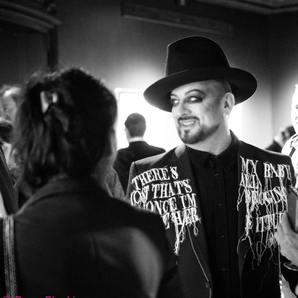 ボーイ・ジョージさんのインスタグラム写真 - (ボーイ・ジョージInstagram)「In the glow of creativity! @gmdesigngallery @boygeorgepresents #Art #Modern-art #Fashion」11月26日 0時06分 - boygeorgeofficial