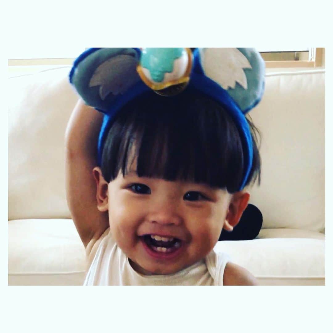 沖樹莉亜さんのインスタグラム写真 - (沖樹莉亜Instagram)「ご報告  実は今３人目を妊娠中です🤰 今は安定期に入り、来年の5月に出産予定です💖 妊娠初期は 今までの2人とは比べ物にならないくらいつわりが酷く、 タイミングがあれば寝ている感じでした。  今は本当に良くなりました🙏☺️ 今から３人に増えたときのドタバタを想像したらきちんと出来るのか🤣😅😂ですが、 それと同時にとても楽しみです☺️❤️ 昔のリタとタミの写真を見たら止まらない🥰 もっとおおらかに、優しくなりた〜いと 夜な夜な眠りについた2人を見ては反省の毎日ですが、、 翌朝にはすっかり忘れてガミガミ母ちゃん😂  いつも沢山のいいねやコメントをありがとうございます❤️😍💖💕 これからもどうぞよろしくお願いいたします🙇‍♀️🙇‍♀️🙏❤️ #pregnant #pregnancy  #3人目 #妊娠　#妊婦　#妊娠報告」11月26日 0時20分 - juliaokijulia