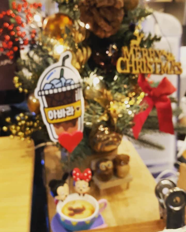 Jongkook Shinのインスタグラム：「크리스마스가 다가오는 것 같아서 좋다 🤩🎄❄️ . . #christmas#クリスマス#크리스마스」
