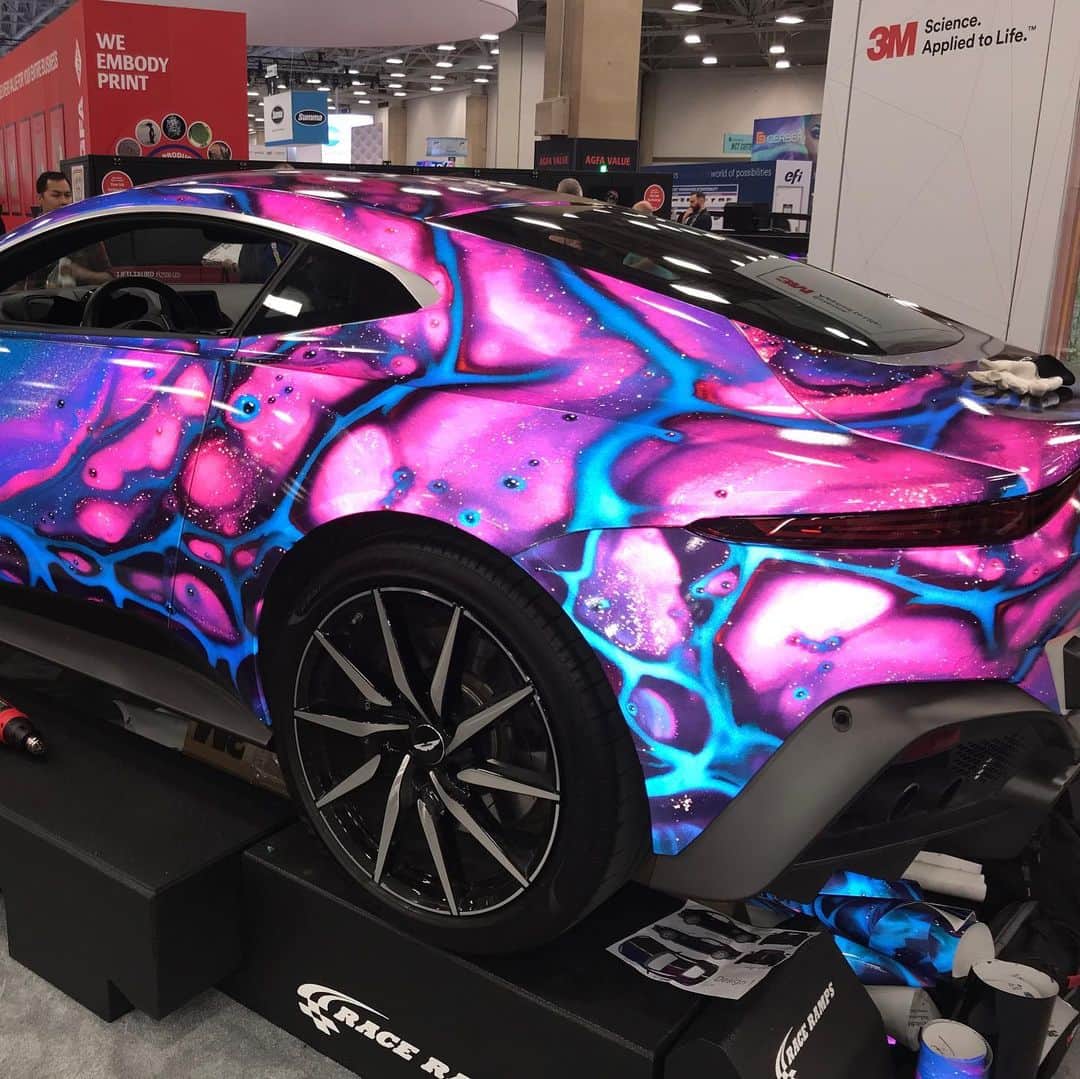 3M（スリーエム）のインスタグラム：「Check out this beautifully wrapped 2019 Aston Martin Vantage using @3MScotchlite Print Wrap Film 780mC-10R at @printingunited. 🚗 ✨ 💜  #3mwraps #vehiclewrap #printingunited #astonmartin #digitalprint #colorful」