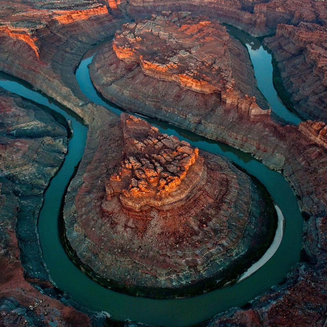 ナショナルジオグラフィックさんのインスタグラム写真 - (ナショナルジオグラフィックInstagram)「Photos by Pete McBride @pedromcbride | Source to Sea: 150 years ago, John Wesley Powell–scientist, explorer, and Union Civil War veteran (he lost his right arm at the Battle of Shiloh)– launched his wooden boat from Green River Station, in the Wyoming Territory, in the first scientific study and expedition down the Green and Colorado Rivers. Adventurers celebrated this historic anniversary with friends at @americanrivers, comparing their own river findings today to what Powell observed a century and a half ago—on the same river with a very different look.  Powell and his men traveled for three months downriver to the confluence of the Colorado and Virgin rivers in present-day Nevada, navigating treacherous whitewater and losing supplies along the way. As we mark the 150th anniversary of Powell’s exploration, it's important to amplify his calls for water sustainability and stewardship in the West and nationwide. When it comes to managing our most precious natural resource, much of the next 150 years and beyond will be charted by water. "We are now ready to start on our way down the Great Unknown...We have an unknown distance yet to run, an unknown river to explore. What falls there are, we know not; what rocks beset the channel, we know not; what walls ride over the river, we know not." — John Wesley Powell. #grandcanyon #coloradoriver #Powell150 #rivers #adventure」11月26日 0時43分 - natgeo