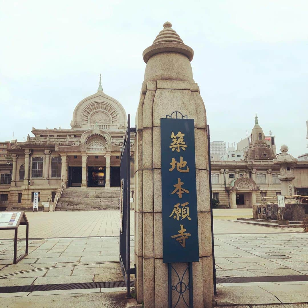 堀江一眞さんのインスタグラム写真 - (堀江一眞Instagram)「やってきました、築地本願寺！ブディストホールは広場の右奥の方にございますよ〜٩(๑❛ᴗ❛๑)۶♪♪喫茶店とかお店のある施設の2階部分がホールです☆色々趣きがあるな〜！ #鶫  #つぐみ #築地本願寺ブディストホール」11月26日 11時39分 - kazuma.horie