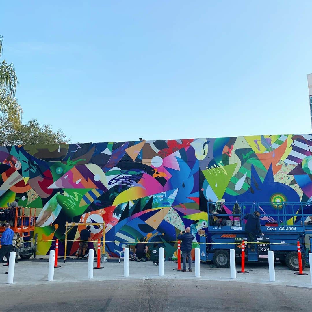 松山智一さんのインスタグラム写真 - (松山智一Instagram)「Details , WIP , commissioned mural by the City of Beverly Hills/ Fine Arts Commission. 今日も進行中。一気にすすむ」11月26日 10時13分 - tomokazumatsuyama