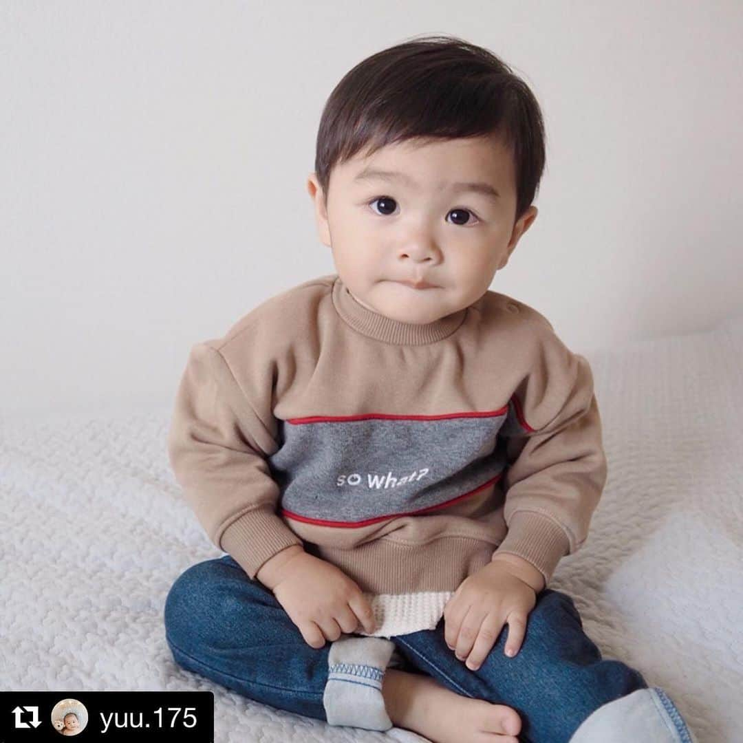 エフオーオンラインストア 子供服さんのインスタグラム写真 - (エフオーオンラインストア 子供服Instagram)「【2019A/W  NET ONLY COLLECTION】 @yuu.175さま ありがとうございます❤️ . . #Repost @yuu.175 ・・・ . ･ 毎日何を息子に着せようか悩む日々です💭💦 ･ そんな中、 ＠foonline 様の 切り替え配色BIGトレーナーを着用させて頂きました❤︎ ･ ワッフル素材のレイヤード風になっているので、 オシャレだけど重ね着しなくていいので 着せやすいです.*˚ ･ そして裏シャギーになっているので 1枚でとっても暖かいです ･ 公園で激しく遊ぶ息子ですが、 縫製がしっかりしているので 安心して着せられます❤︎ ･ 息子は80cmでsize80を着用させて頂いたのですが、 size90でもよかったかもしれません👶🏻 ･ 首周りがしっかりしているのと手首もしっかりしているのでオーバーサイズでも安心して着せられそうな気がしました☺️ サイズのご参考までに❤︎ ･ ･ ･ ･ #foonline #キッズコーデ #男の子コーデ #男の子ベビー服 #エフオーオンライン #親バカ部 #親バカ部ig_kids #ぶりーずねっとげんてい」11月26日 10時35分 - foonline