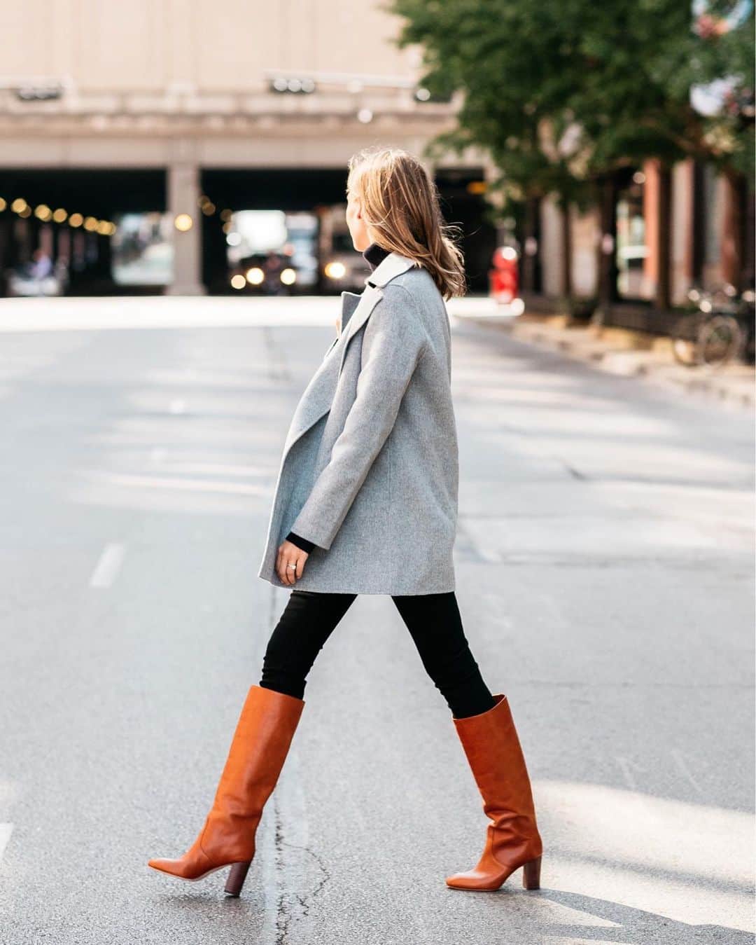 Anna Jane Wisniewskiさんのインスタグラム写真 - (Anna Jane WisniewskiInstagram)「Kind of feel like a swashbuckling pirate  when I wear these boots with pants. Kind of love it. ☠️ http://liketk.it/2Hn5v #liketkit @liketoknow.it #kneehighboots #chicagofashionblogger 📸 @ironandhoney」11月26日 10時40分 - seeannajane