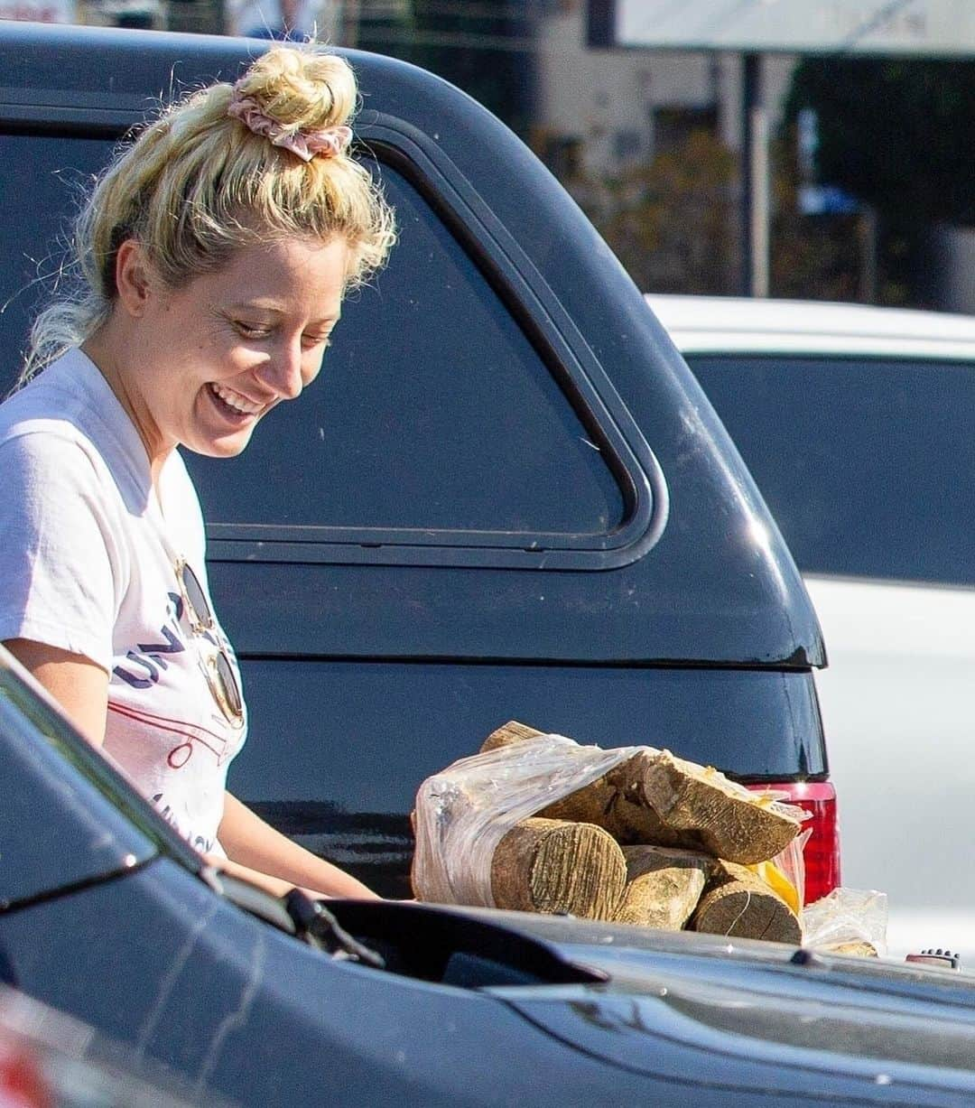 Just Jaredさんのインスタグラム写真 - (Just JaredInstagram)「Kristen Stewart grabs groceries with a gal pal ahead of Thanksgiving. #KristenStewart Photos: Backgrid」11月26日 10時45分 - justjared