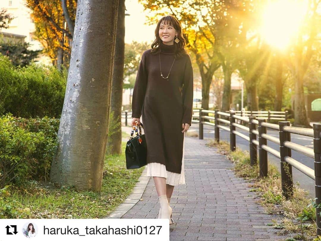 パシオスさんのインスタグラム写真 - (パシオスInstagram)「Repost @haruka_takahashi0127 ・・・ 今日は暖かくて過ごしやすくて良いお天気だった☀️ .  先日のコーデ👗💓 .  ブラウンのタートルロングニットワンピを着て、カジュアルめに✨ .  このワンピ、裾とサイドの部分がプリーツになってるのがポイント❣️ .  一枚でゆるっと着れるからニットワンピ好き💕 .  足元は白ブーツに👢 .  イヤリングは大ぶりのイエローのアイテムを合わせてみた💛 .  ニットワンピとイヤリングは　@paseos_official のだよ💖 .  ニットワンピース→(品番 4110246263) .  イヤリング→(品番 3370141242) .  #コーデ #code #outfit #ootd #パシオス #pr #パシオスコーデ #fashion  #晴香コーデ」11月26日 10時54分 - paseos_official