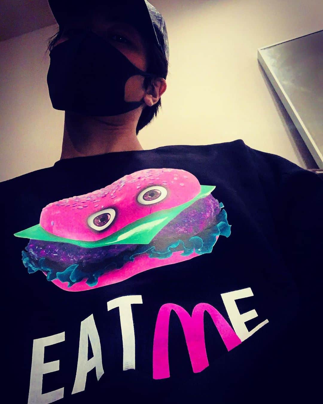 のインスタグラム：「僕を食べて…💜🍔 B-day Gift🎁Thanks!!! @sweetcandystaff  #milkboy #fashion #harajuku #お洒落#コーデ#ファッション」