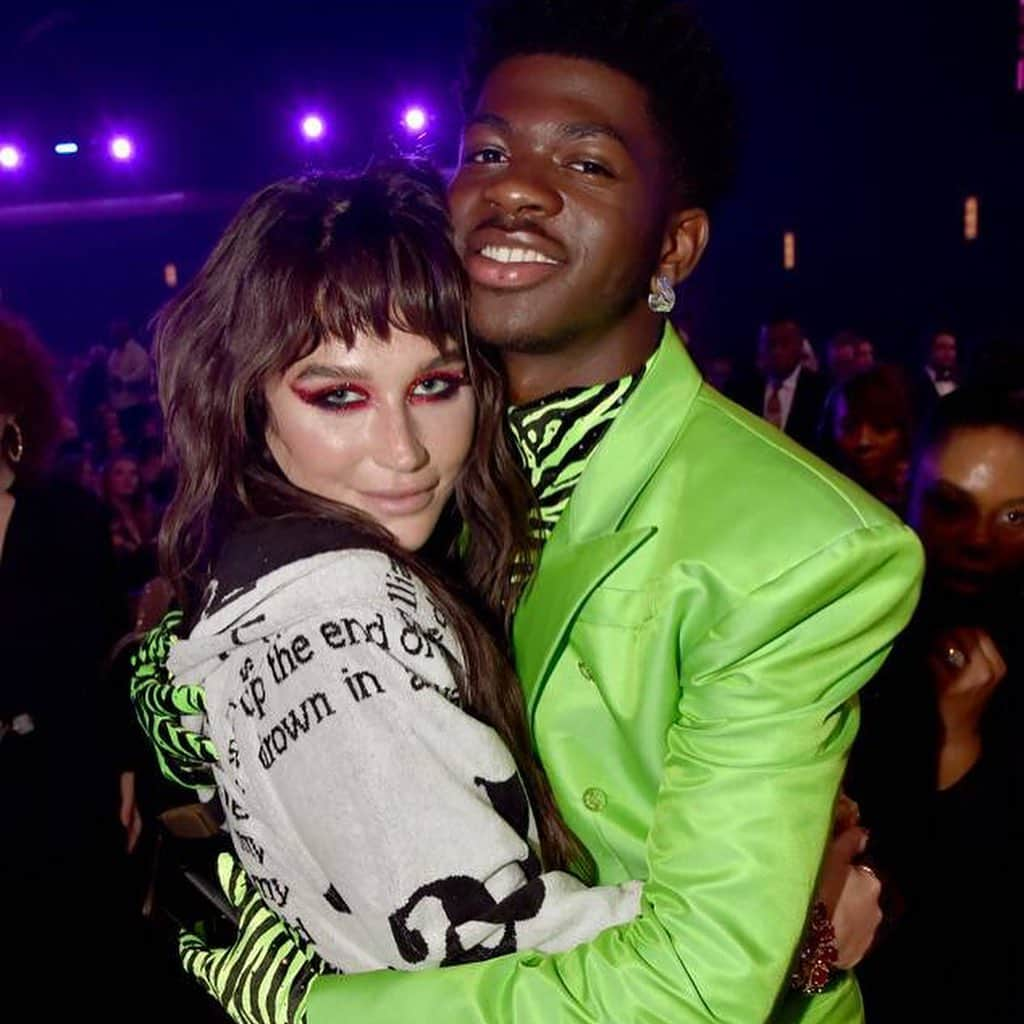 ケシャさんのインスタグラム写真 - (ケシャInstagram)「@lilnasx 🥳CONGRATULATIONS!!!! You’re breaking records and genre barriers !!!! So lovely to meet you and that fucking awesome suit 💕 📸 Jeff Kravitz / Getty」11月26日 11時21分 - kesha