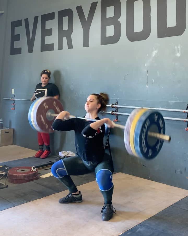 マッティ・ロジャーズのインスタグラム：「Just some Monday things. Great last morning & afternoon sessions with @aimees2cents in town. So grateful to have had her here for a few days!!! Getting closer to AO!  @roguefitness @2poodperformance @rehband @xendurance @ my own shirt bc I like them a lot」