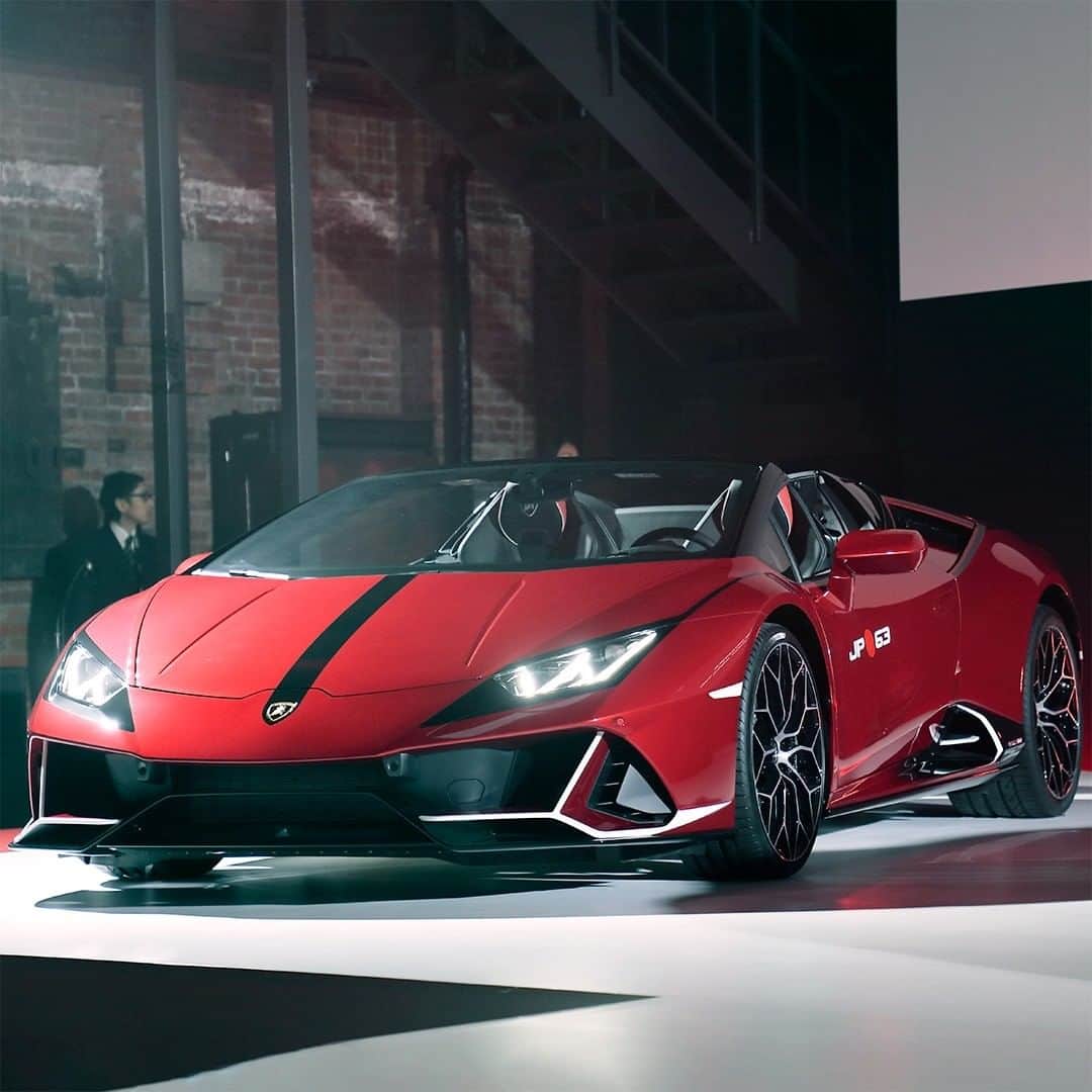 ランボルギーニのインスタグラム：「Lamborghini took exclusivity to the next level at Lamborghini Day Japan 2019 with the premiere of Aventador SVJ 63 Roadster.  The Glio Museum not only showcased this limited-edition Super Sports Car but also the three unique Japanese versions of it that were created by the teams of Centro Stile Lamborghini in collaboration with those of Ad Personam.  This event also brought together more than 200 Lamborghinis that paraded around the Osaka Castle, making for the perfect ending to this beautiful evening.  #Lamborghini #AventadorSVJ63 #HuracanEvoSpyder #LamborghiniDay」
