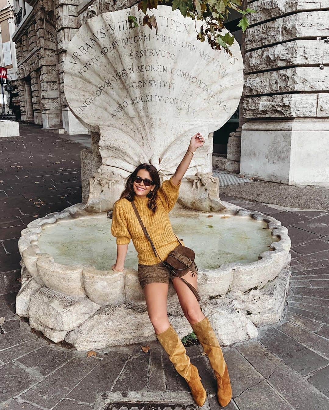 Collage Vintageさんのインスタグラム写真 - (Collage VintageInstagram)「I’ve been several times in Rome but it’s the first time I see this sea shell treasure, this city always amaze me 🐚」11月26日 3時02分 - collagevintage