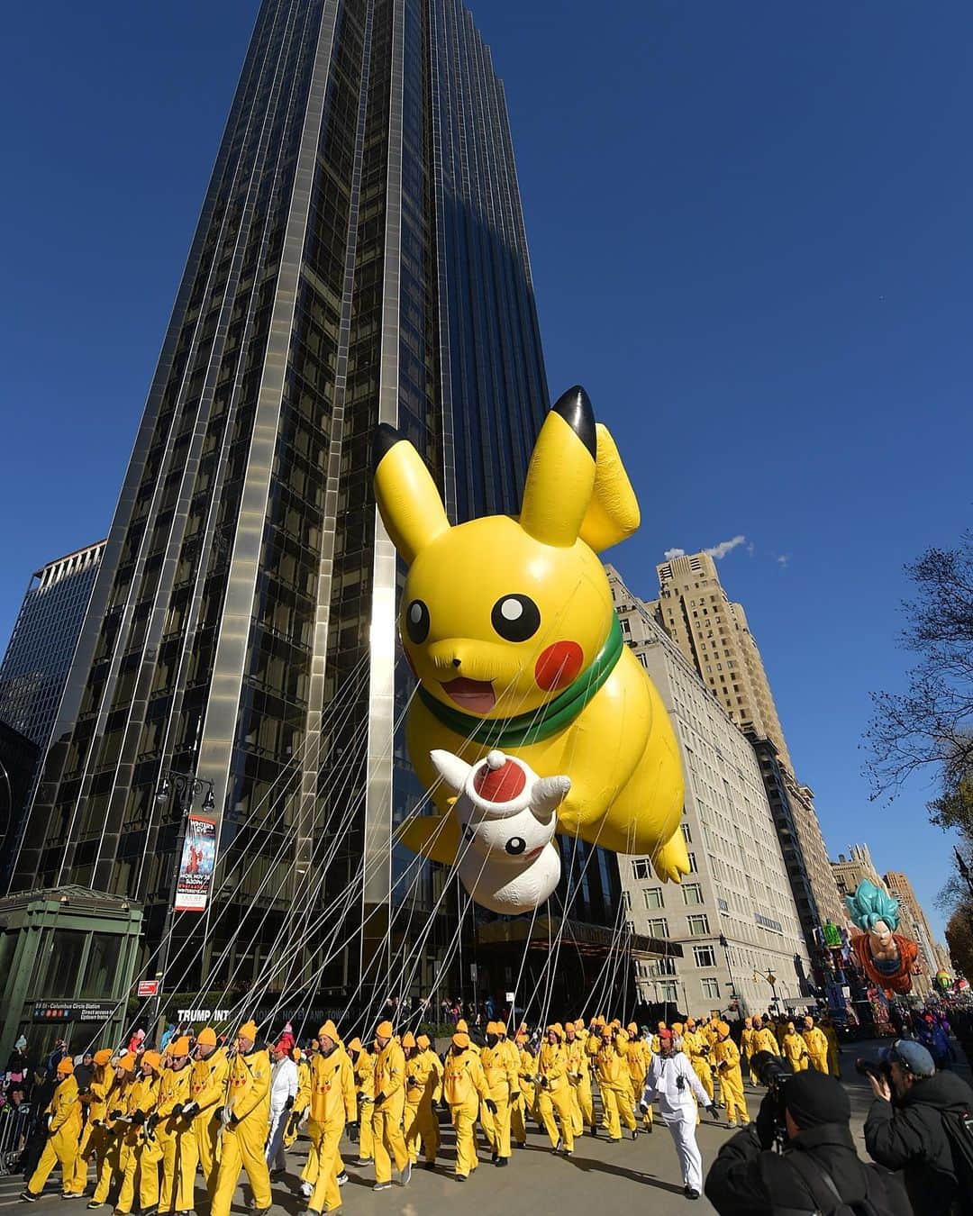 Just Jaredさんのインスタグラム写真 - (Just JaredInstagram)「Oh no! The Macy’s Thanksgiving Day Parade balloons might not be featured this year for an unfortunate reason! Tap this pic in the LINK IN BIO for the details.  Photo: Getty」11月26日 3時07分 - justjared