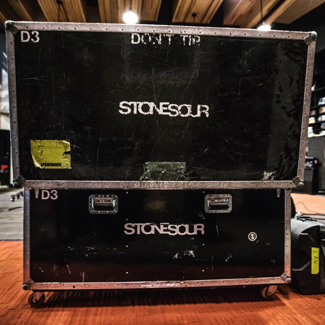 Stone Sourのインスタグラム：「We’re taking 20% off on select merch from our official webstore, until November 28th. Pick something up at store.stonesour.com」