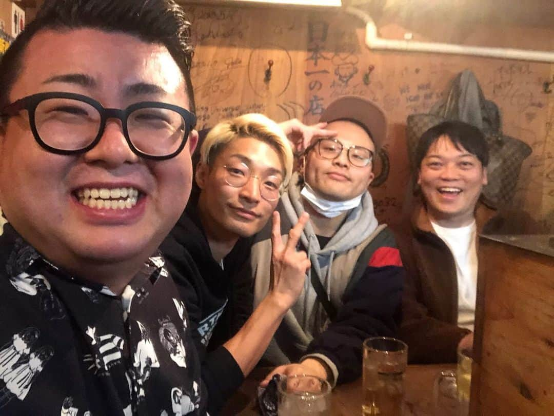 大村ジーニアスさんのインスタグラム写真 - (大村ジーニアスInstagram)「シゲが寂しそうにしていたので 久しぶりに呑んできた。 1軒目は元同期のかんなの店に行って、2軒目はヨンスさんのお店に行ってそしたら黒木すずさんもばったり来られてお酒ご馳走になりました！！ シゲが最後酔ってたなぁ〜 黒木さん、ヨンスさんありがとうございました！！ かんなもありがとう！！」11月26日 3時31分 - kenjitimekenjitime