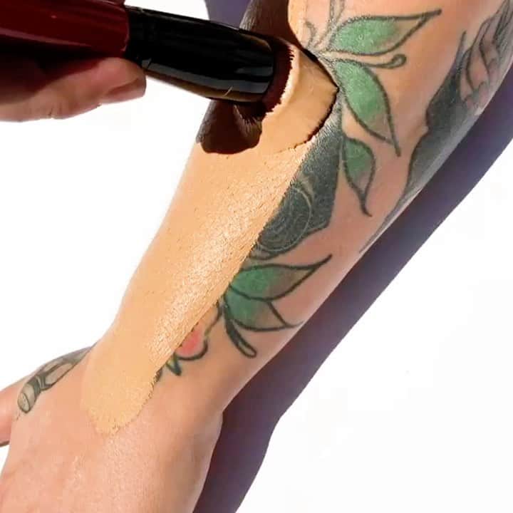 Smashboxのインスタグラム：「Home for the holidays? Our Full Coverage Foundation is so good, it hides anything you may want to cover up. 😉」