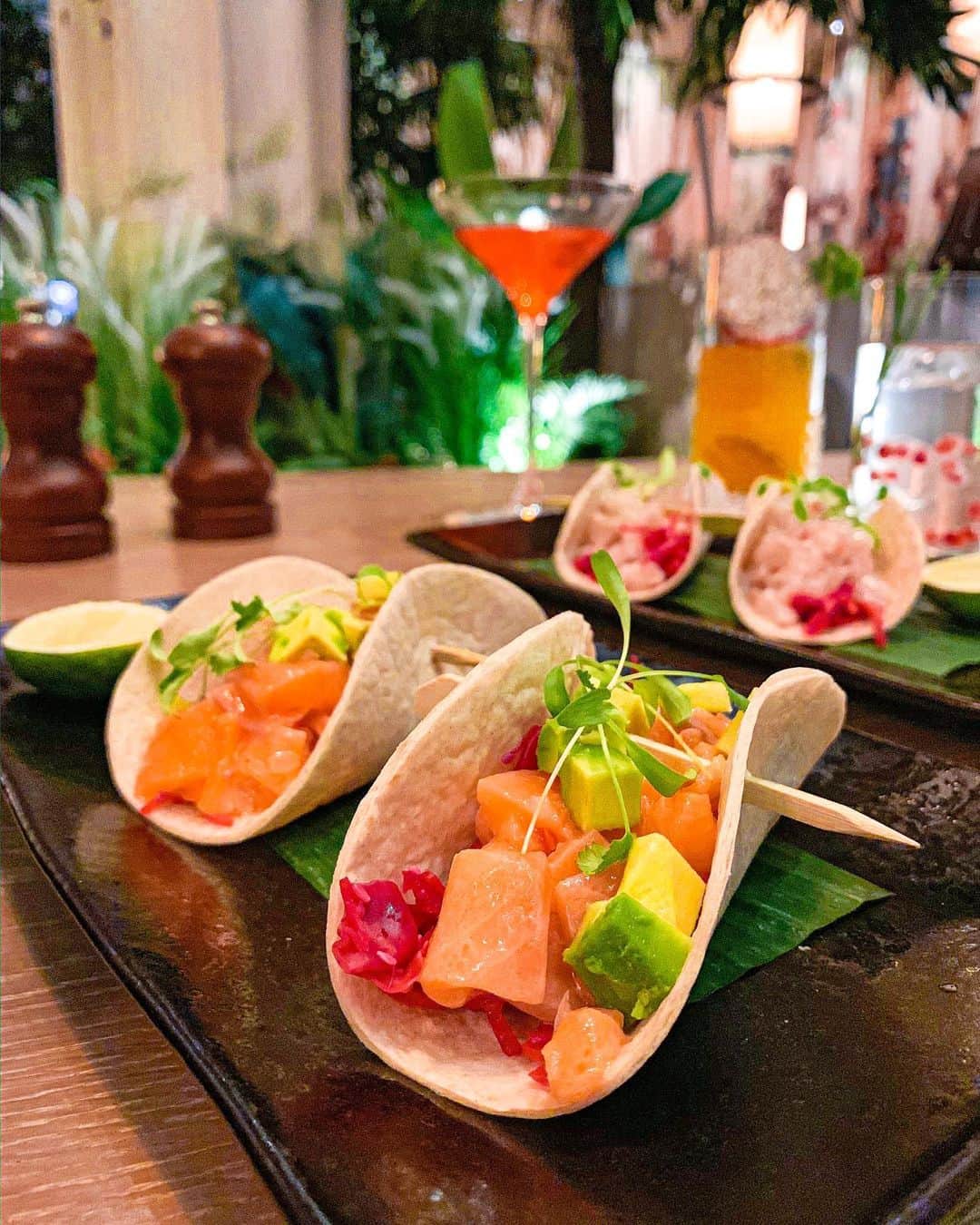 Eat With Steph & Coさんのインスタグラム写真 - (Eat With Steph & CoInstagram)「✨Sipping on cocktails infused a spark of Mid-Week Magic at the luxurious @rockwellsw1 🍹Not only did the drinks and food look great and taste delicious, but the decor was oh-so-pretty! 💖 It's really the perfect place for a classy cocktail date. 😊  Mid-Week Magic is only on Wednesday evenings, where a resident fortune-teller or illusionist will be on hand to enchant your evening, plus a caricaturist to create a personalised image as a keepsake of your experience! ♠️♥️♣️♦️Highly recommend! __ 📷 @markk.uk #invite #drinks #cocktails #drinklondon #foodie」11月26日 3時27分 - eatwithsteph_ldn