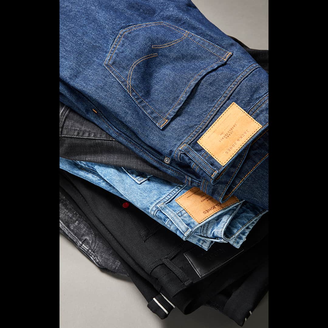 ジャック&ジョーンズさんのインスタグラム写真 - (ジャック&ジョーンズInstagram)「Treat yourself this Black Friday and take your jeans style to the next level!😝 #jackandjones #brothersofdenim #blackfriday」11月26日 3時52分 - jackandjones