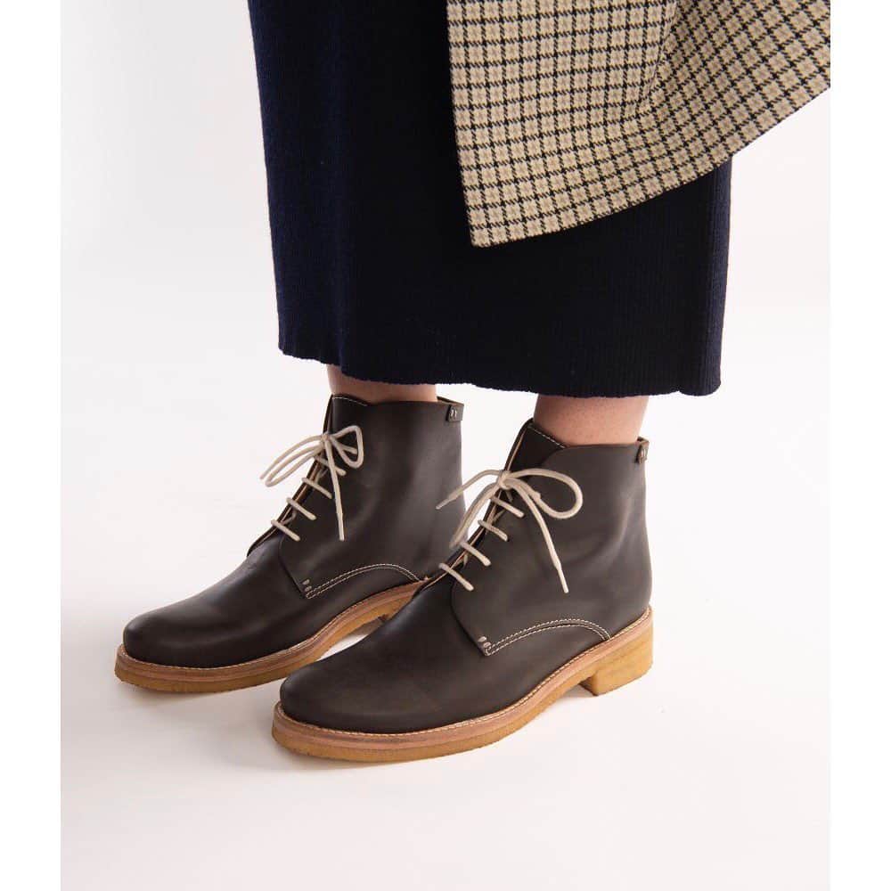 テーリポルキさんのインスタグラム写真 - (テーリポルキInstagram)「Ola boots are originally designed for the SS12 collection and have become classics for the brand. ✨  The merino wool lining will keep you warm through the cold months. Crepe - natural rubber outsole is great and durable for winter. ✨ #vegetanleatherboots #shoedesign #scandinaviandesign#finnishdesign #eco #ecological #greendesign #ecodesign #aw19 #madeinportugal #shoes #footwear #vegetan #sustainablefashion #sustainableluxury #designfromfinland #finnishfashion #chaussures #schoenen #kengät #muoti #terhipölkkistore #terhipölkki」11月26日 3時54分 - terhipolkkishoes