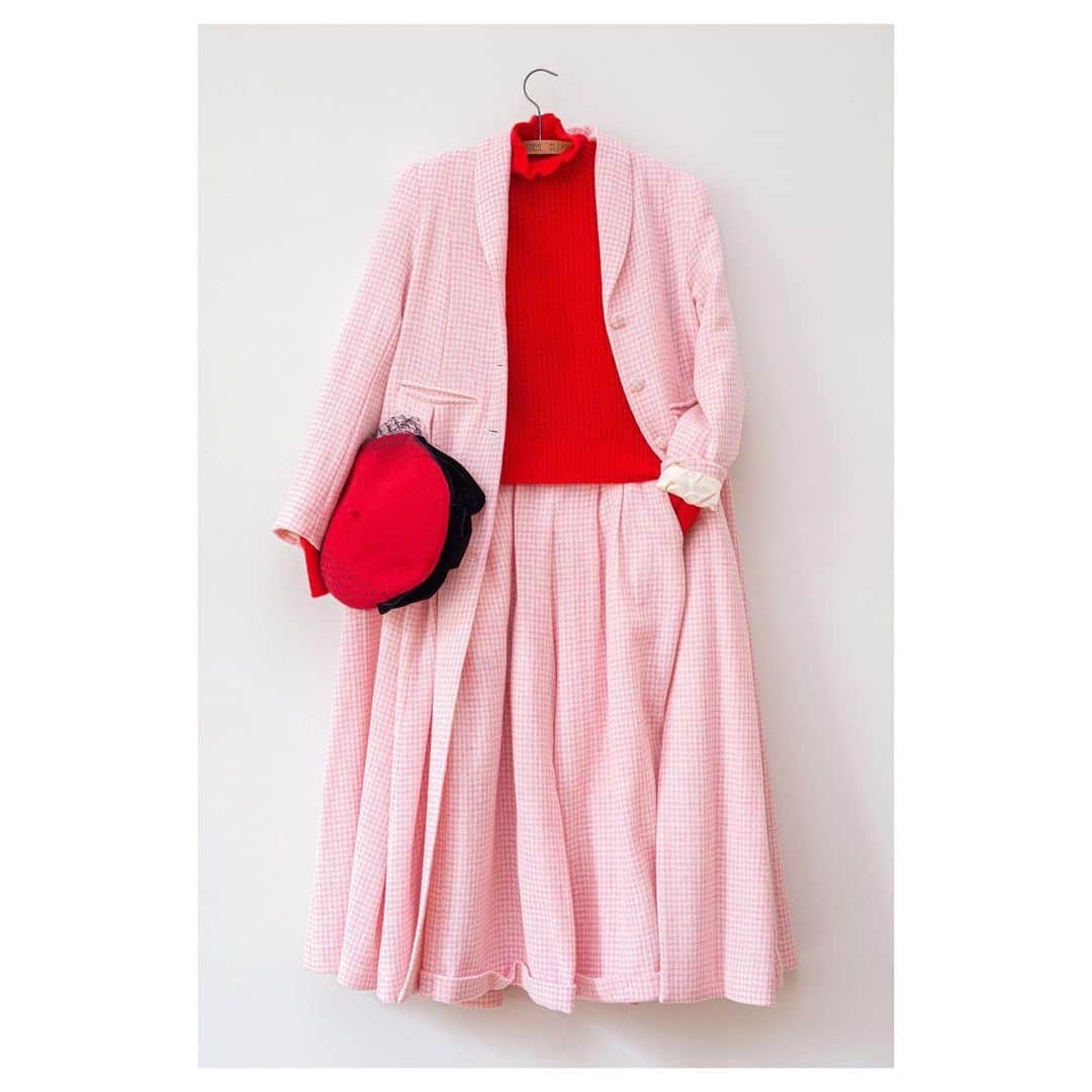 キャベジズ&ローゼズさんのインスタグラム写真 - (キャベジズ&ローゼズInstagram)「Tweed, Glorious Tweed. The Swirly Coat and Sunday Coat are a wonderful match for the coordinating Tati Trousers. All made from British pink and ivory tweed. Wear with the Maclean Sweater available in green marl superfine lambswool and in cardinal red responsible cashmere. Shop cabbagesandroses.com for pretty winter wear. #tweed #tweedcoat #tweedtrousers #pinkpink #pinkisthenewpink #britishmade #britishsourcedproducts #slowfashionstyle #cabbagesandroses #cabbagesandrosesfashion @christina_strutt @cabbagesandroses_shop 👆Link In Bio👆」11月26日 3時55分 - cabbages_and_roses