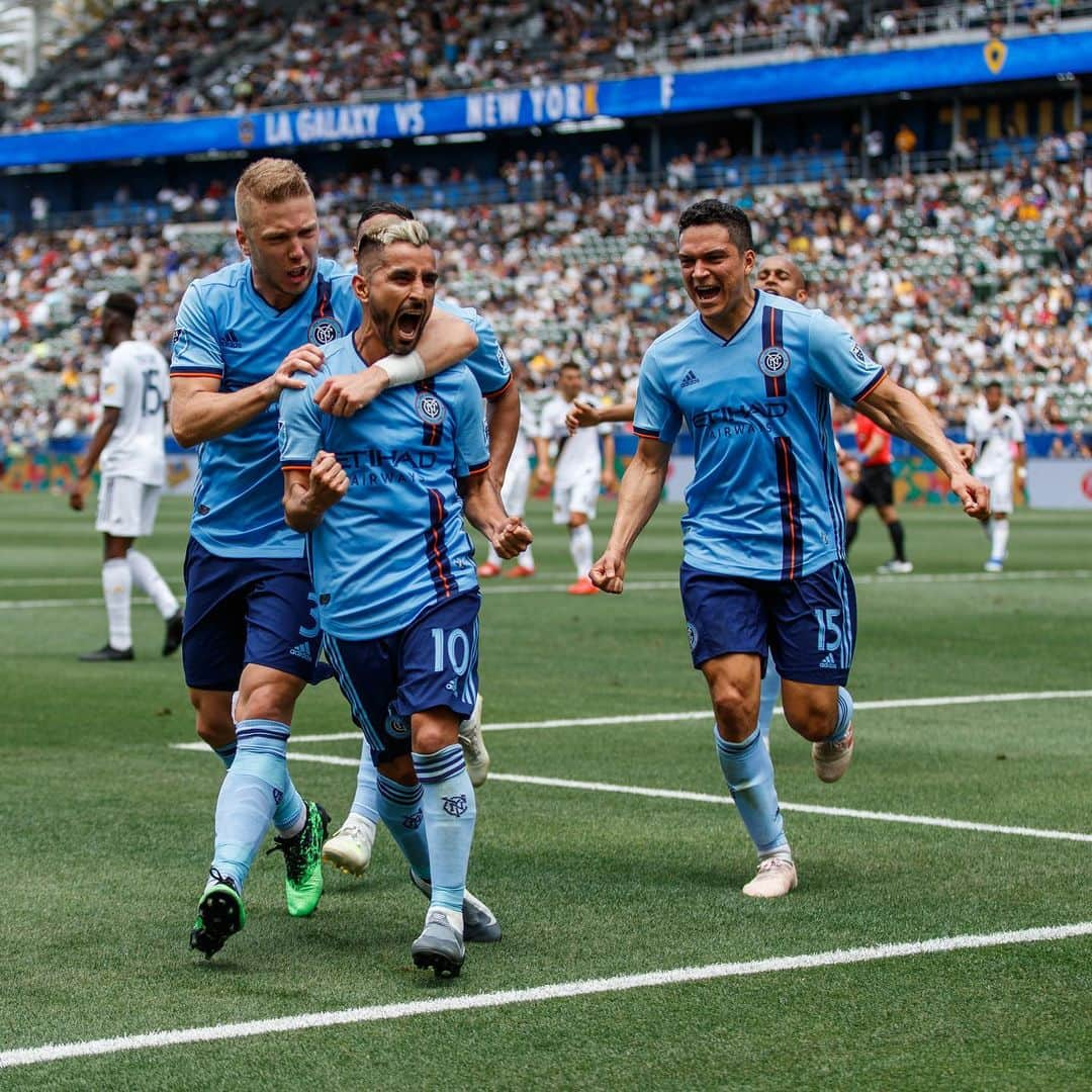 ニューヨーク・シティFCさんのインスタグラム写真 - (ニューヨーク・シティFCInstagram)「Tony Rocha is officially back for the Boys in Blue ✍️ #nycfc」11月26日 4時10分 - nycfc