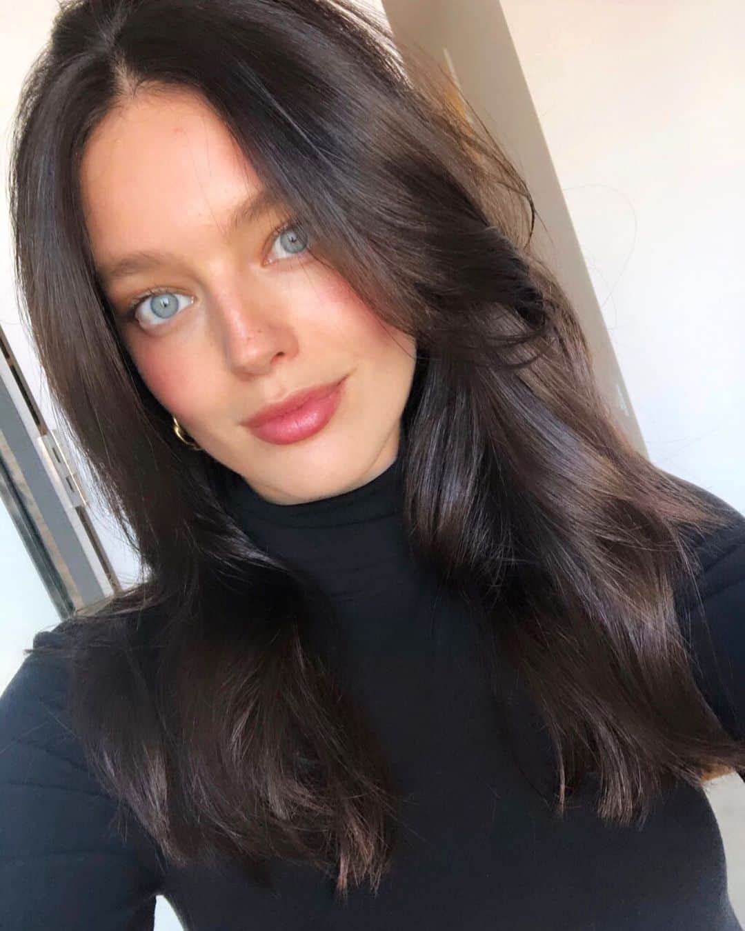 エミリー・DiDonatoのインスタグラム：「Same same but different 😉💇🏻‍♀️ 🖤」