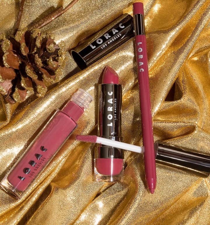 LORACさんのインスタグラム写真 - (LORACInstagram)「OVER THE TOP {in the best kind of way} 👄⭐️ Our Alter Ego Diamonds and Pearls Lip Set in this striking shade, OVER THE TOP, is the textbook definition of jaw dropping! The lip liner, lipstick, and lipgloss are all the same juicy shade, made to shine with flawless clarity! Snag this set today for only $18! Tap our link in bio, click on this photo, and likeshop will take you directly to LORAC.com or KOHLS.com to shop now! #RACHELZOEXLORAC #LORAC #LORACCOSMETICS #OVERTHETOP #ALTEREGO #DIAMONDSANDPEARLS #LIPGLOSS #LIPSTICK #LIPLINER #LORACHOLIDAY」11月26日 5時00分 - loraccosmetics