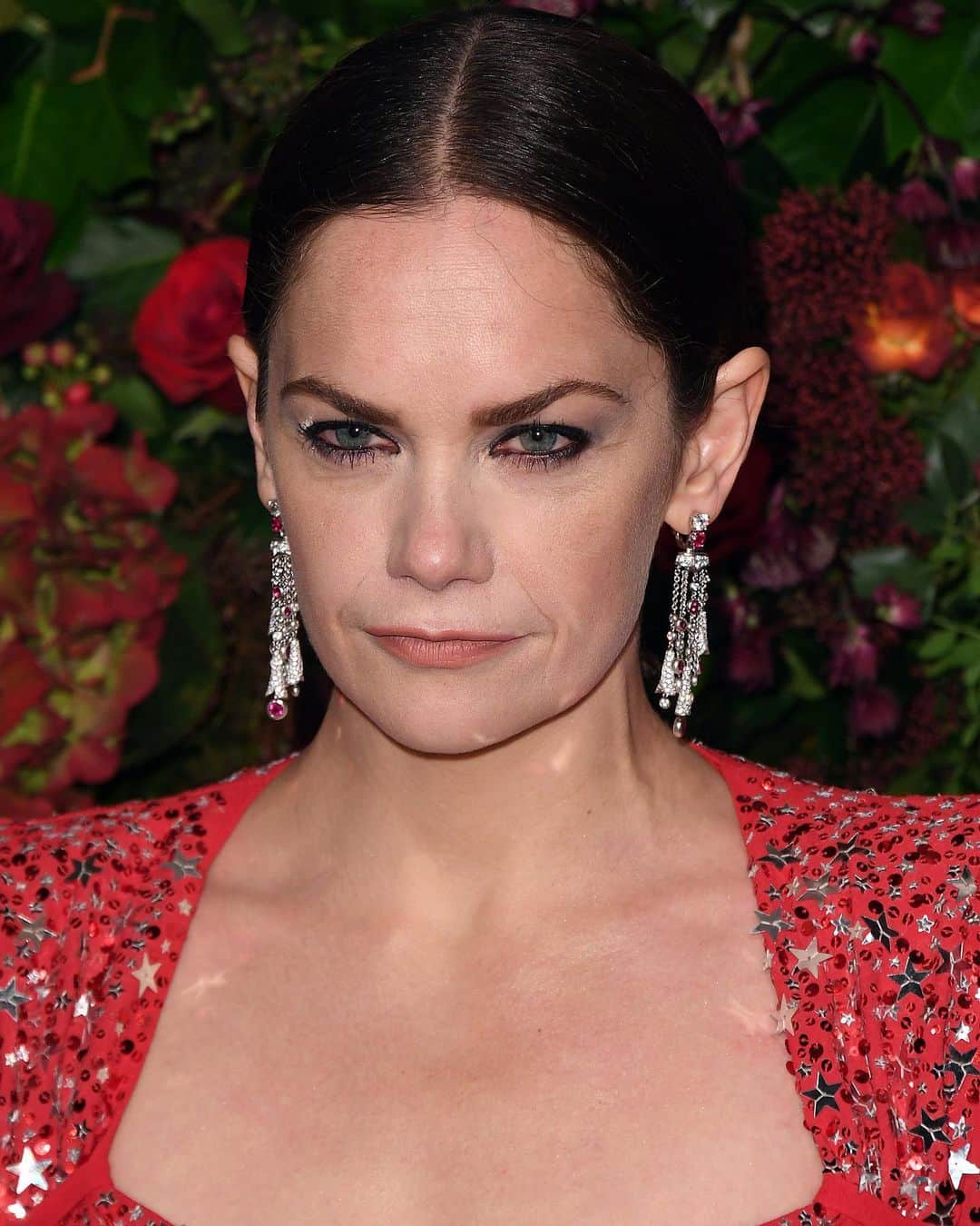 Just Jaredさんのインスタグラム写真 - (Just JaredInstagram)「Ruth Wilson sparkles in red at the 2019 Evening Standard Theatre Awards! See more on JJ now... Photos: @gettyimages #RuthWilson」11月26日 5時04分 - justjared